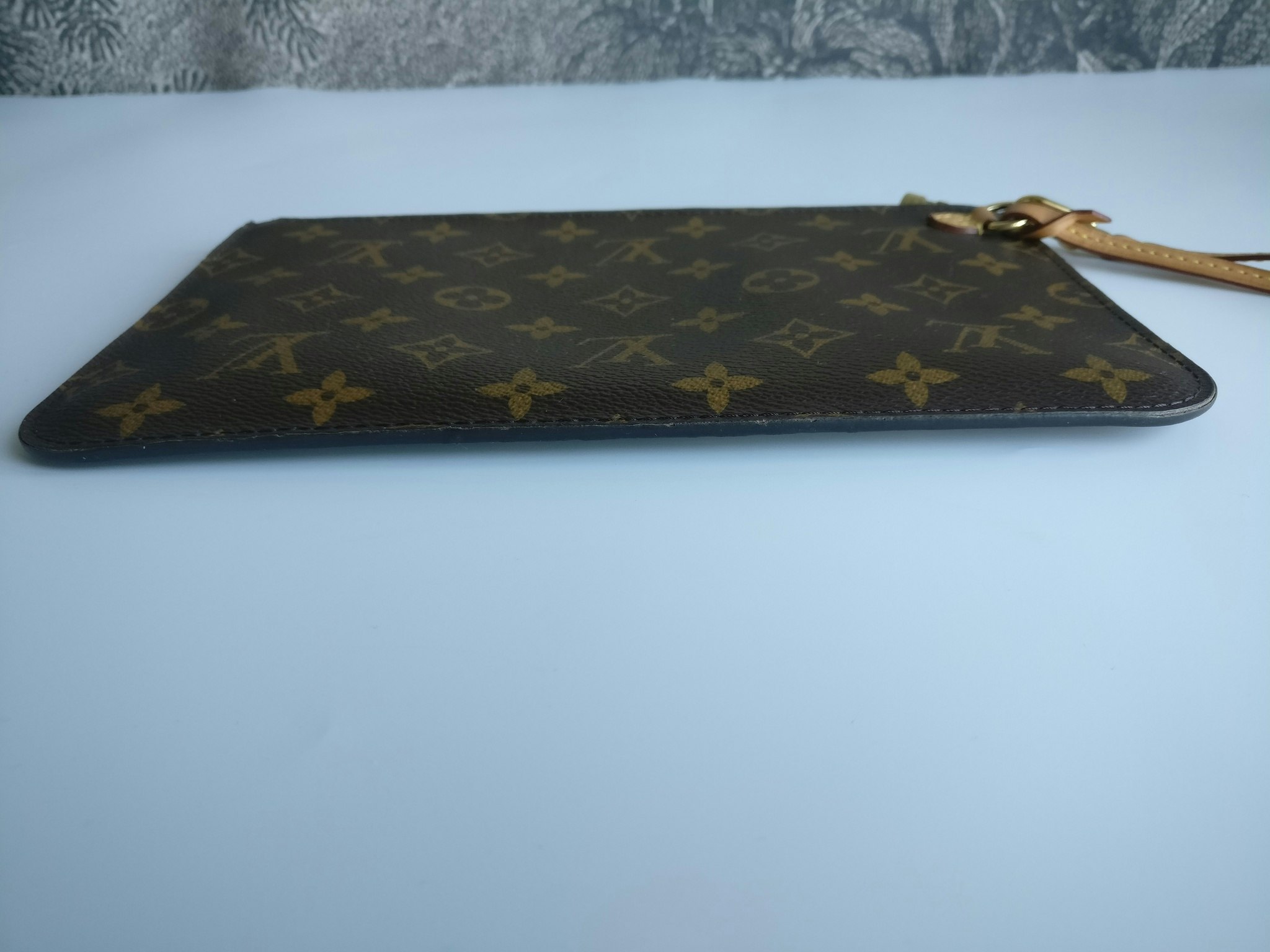 Neverfull pouch limited edition V summer collection