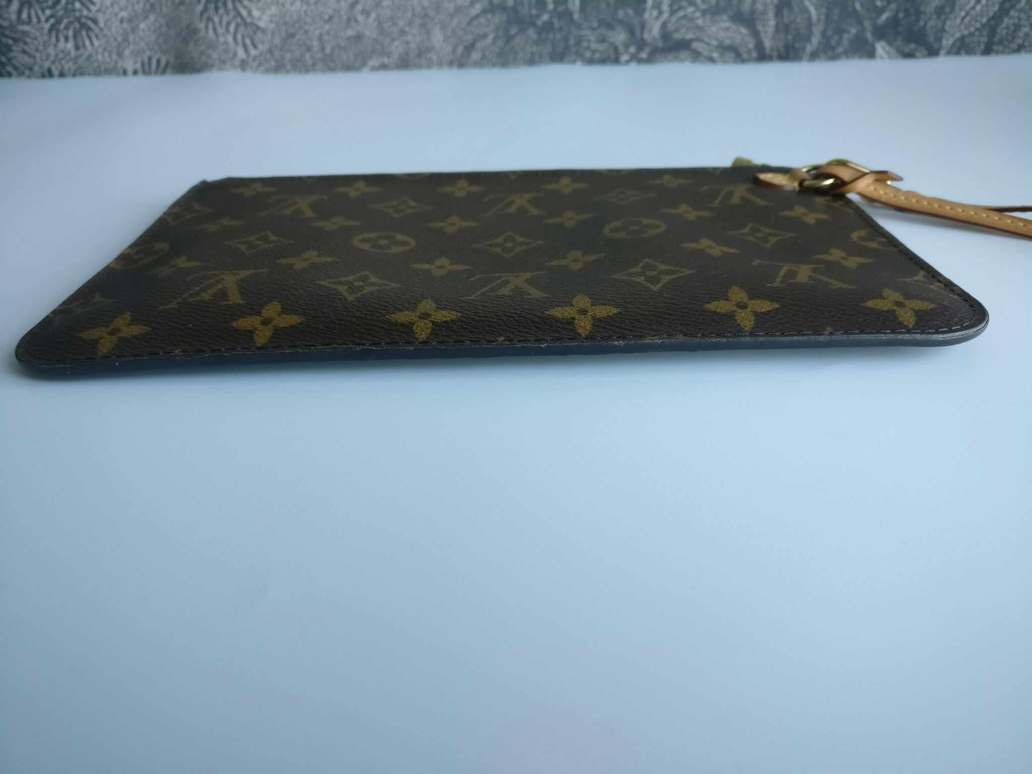 Louis Vuitton Neverfull MM pouch limited edition, V summer collection -15