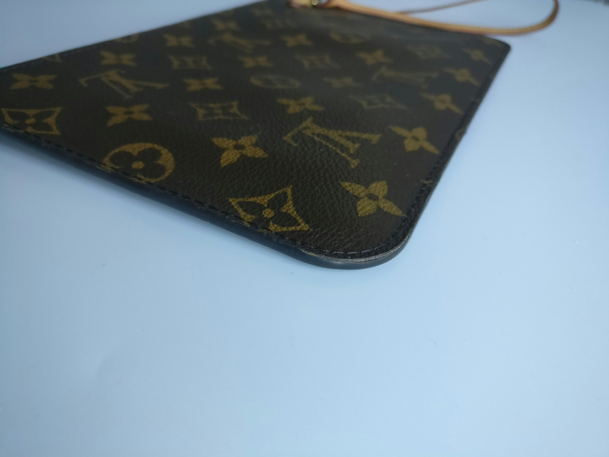 Louis Vuitton Neverfull MM pouch limited edition, V summer collection -15