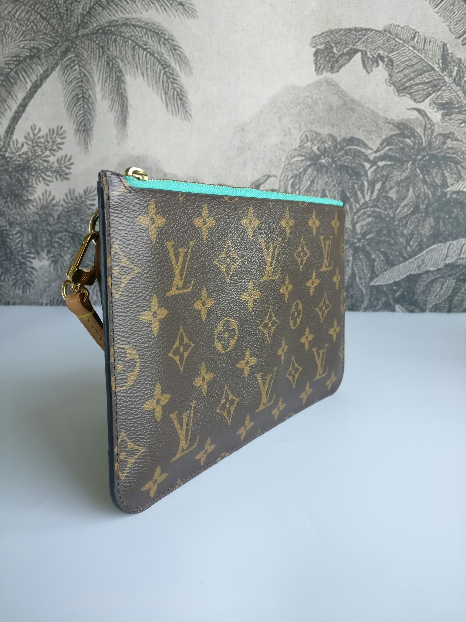 Louis Vuitton Neverfull MM pouch limited edition, V summer collection -15