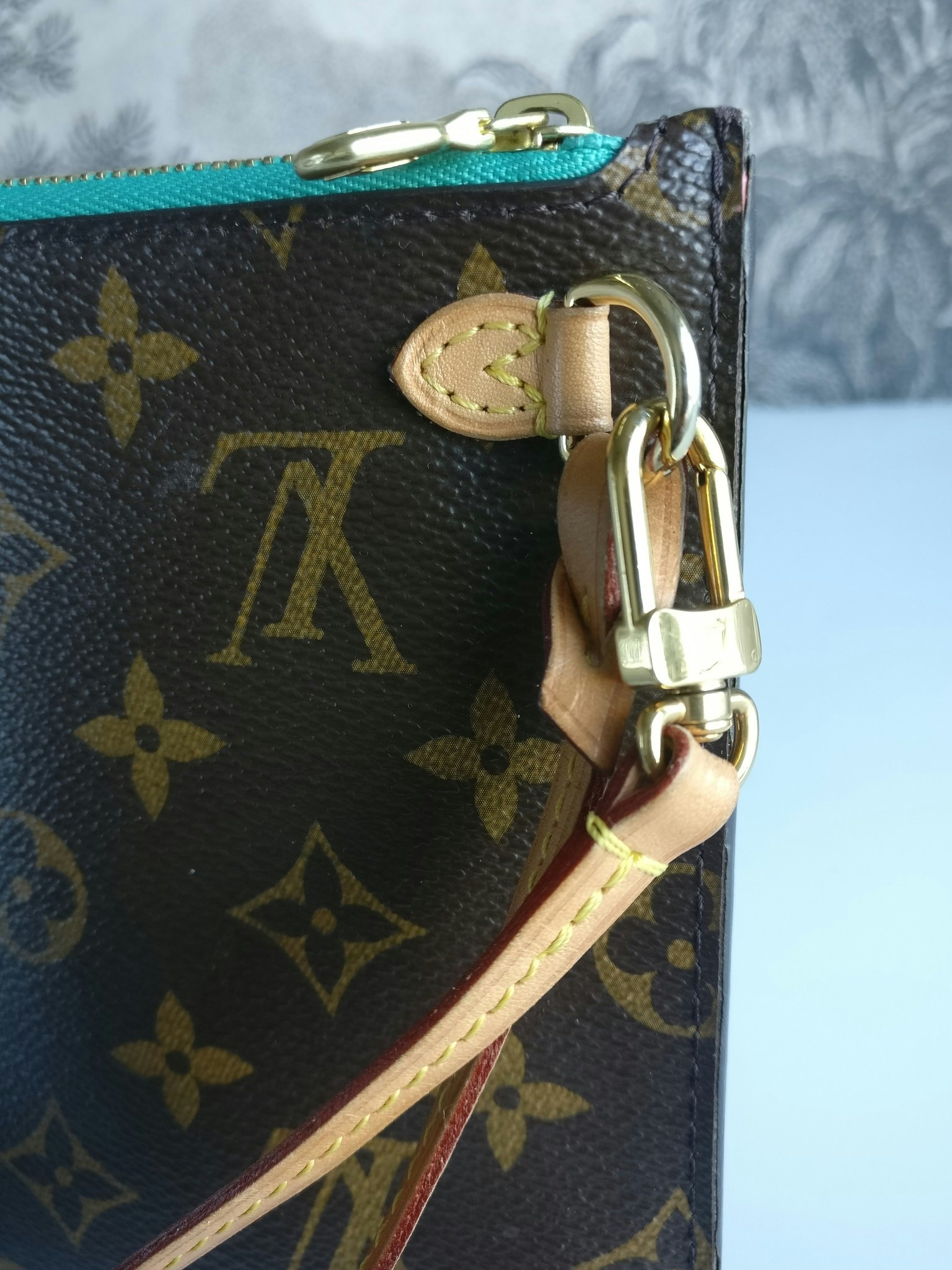 Louis Vuitton Neverfull MM pouch limited edition, V summer collection -15 -  Good or Bag