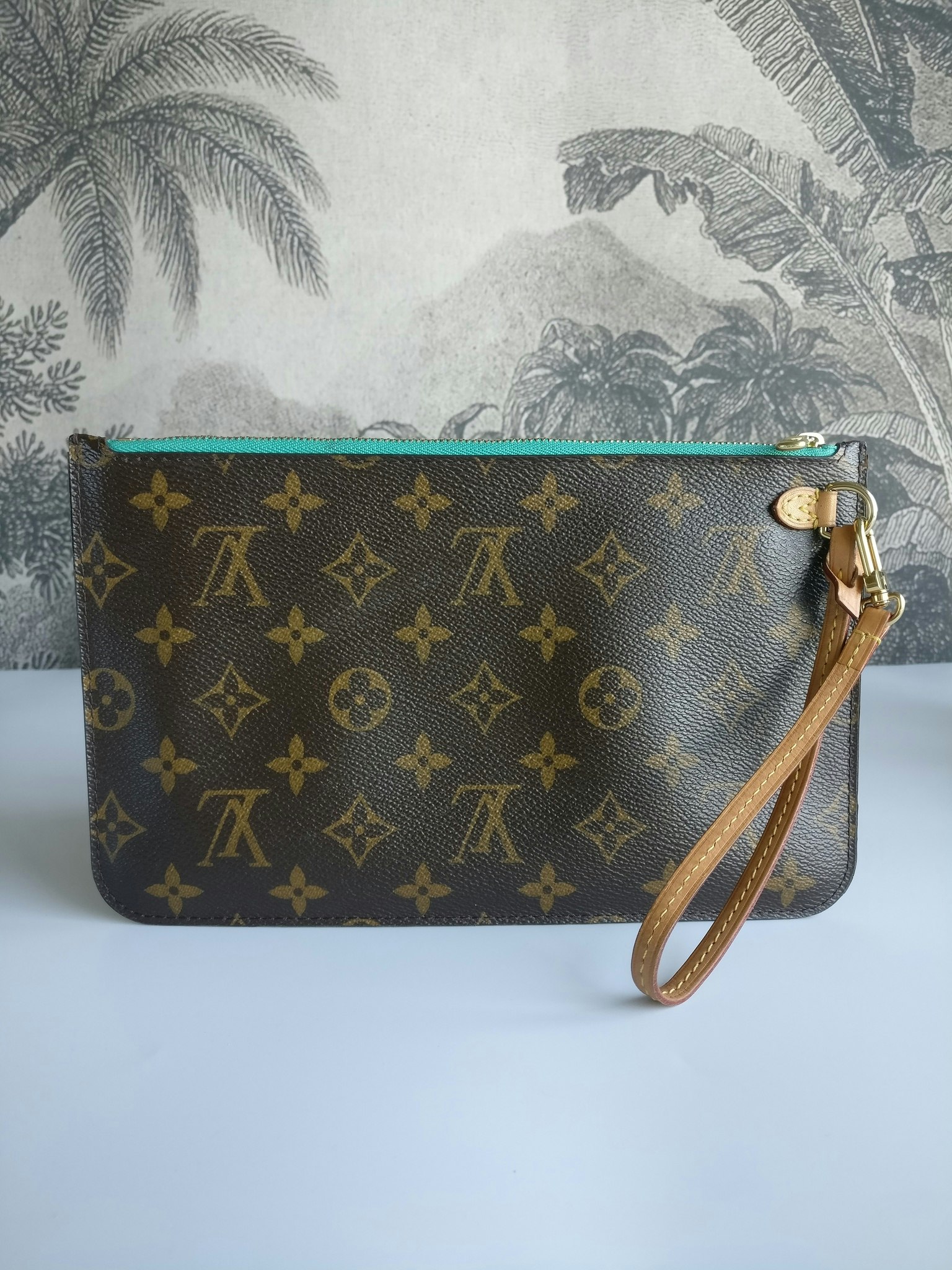 Louis Vuitton Neverfull MM pouch limited edition, V summer collection -15