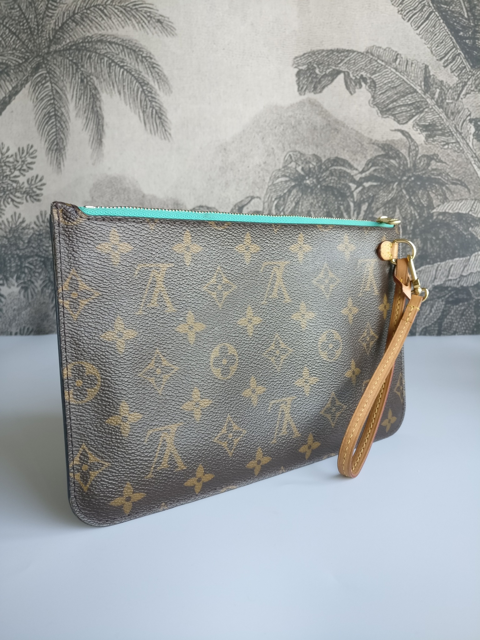 Louis Vuitton Neverfull MM pouch limited edition, V summer collection -15