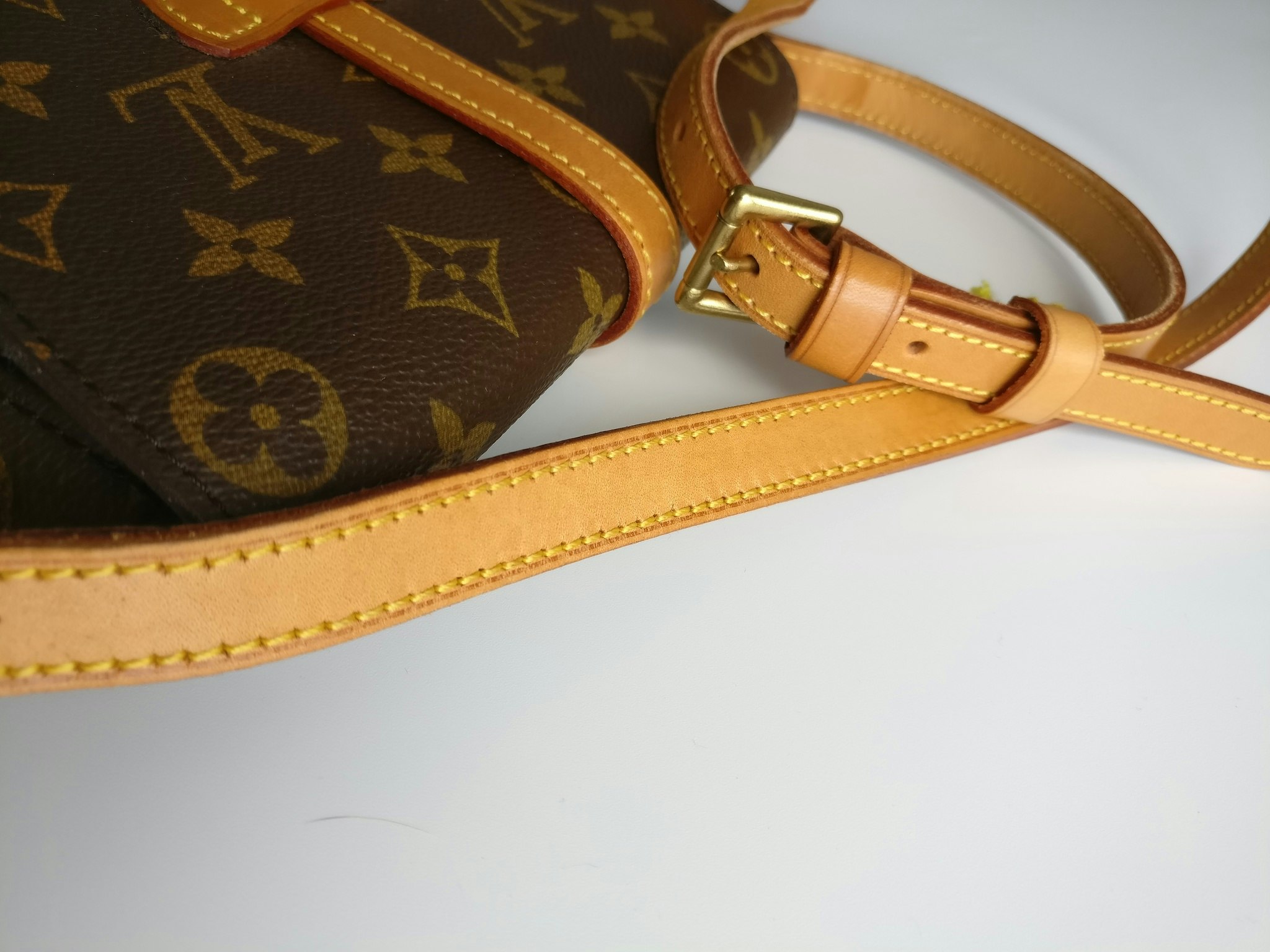 LOUIS VUITTON Chantilly PM Shoulder Bag – PETIT