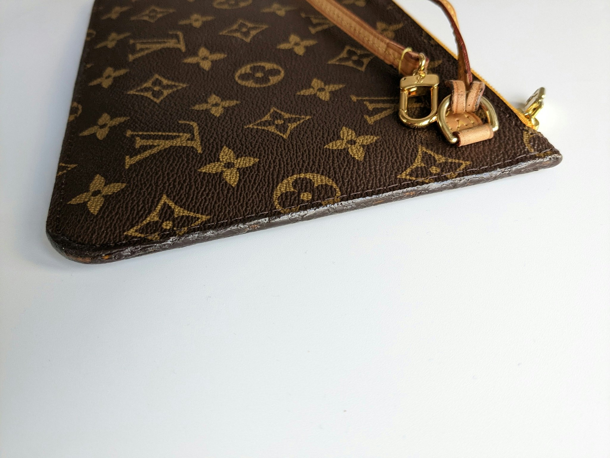 Louis Vuitton Neverfull Pouch Monogram Mimosa