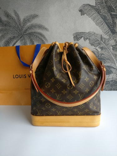 Louis Vuitton Monogram Cartouchiere MM Crossbody Bag 1222lv28