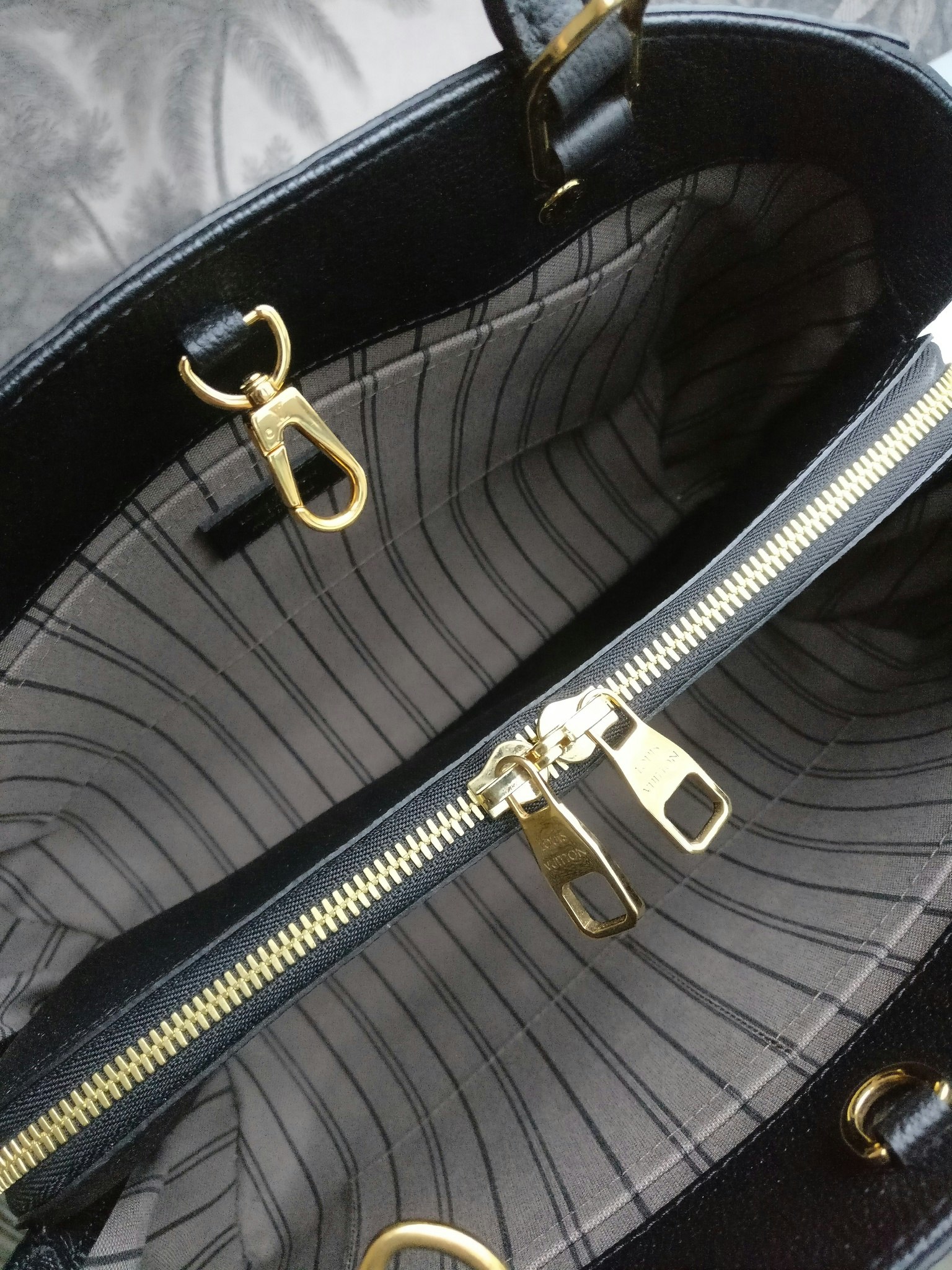 Montaigne MM Empreinte – Keeks Designer Handbags