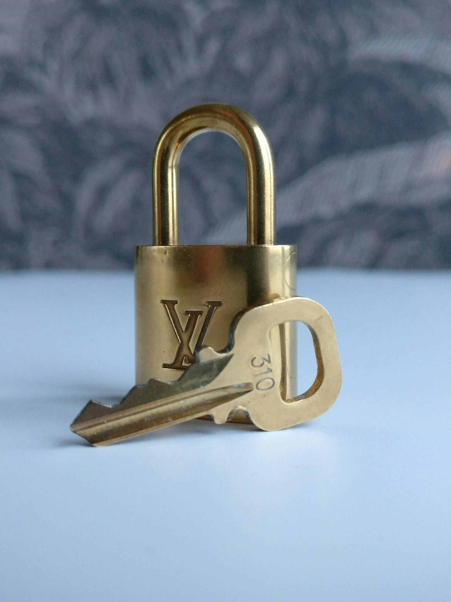 Louis Vuitton padlock & key 310