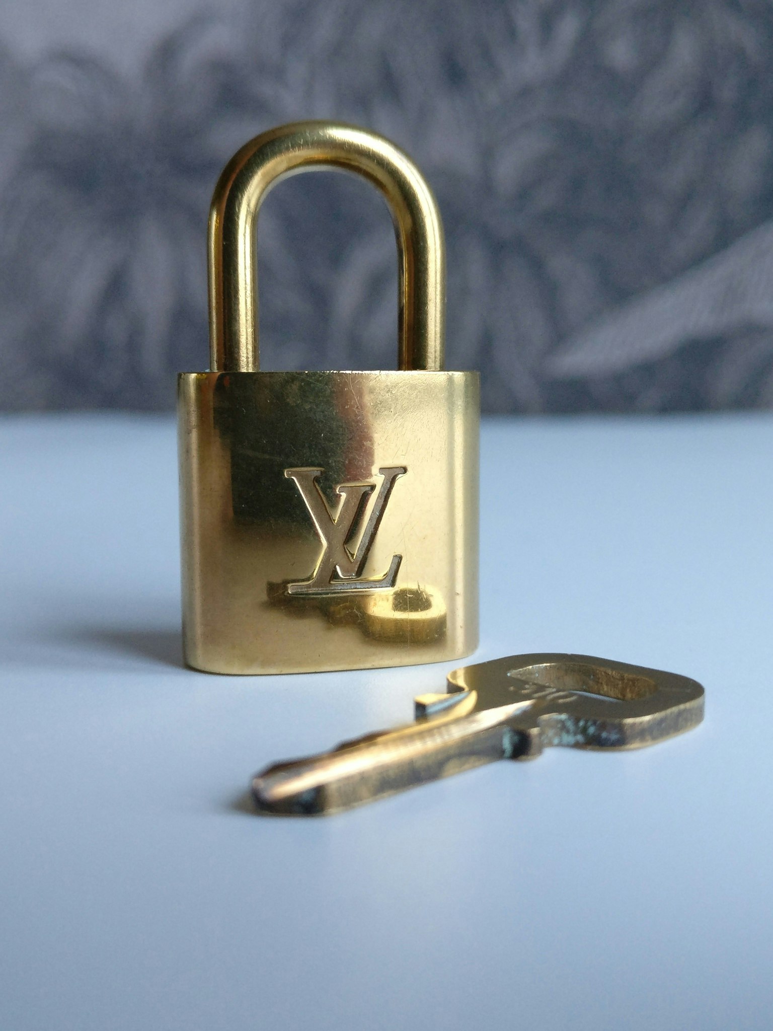 LOUIS VUITTON: Gold/Brass, Metal LV Logo Padlock & Key Set #310 (tb)