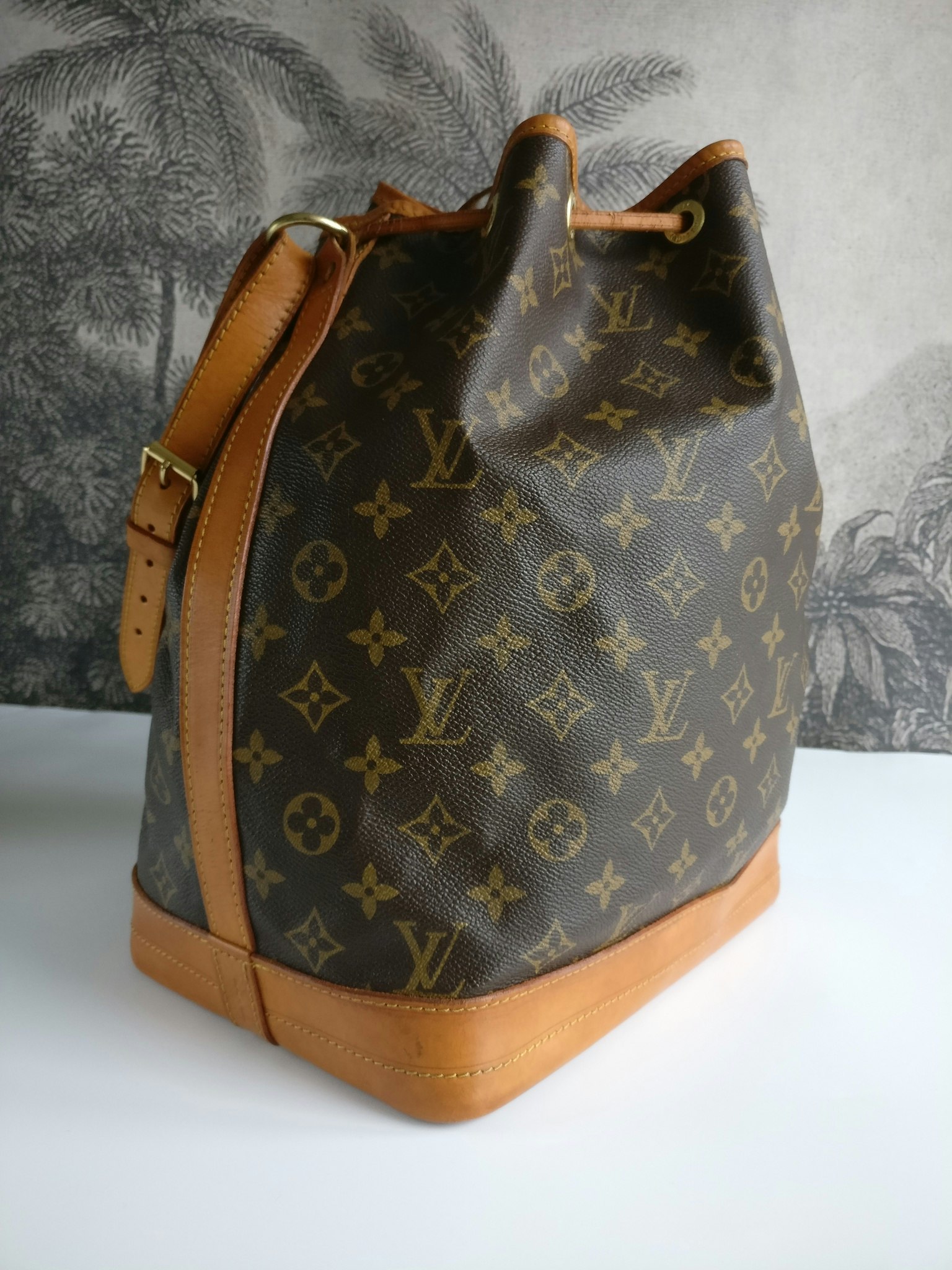 Louis Vuitton Noe Gm Shoulder bag in Monogram canvas – JOY'S CLASSY  COLLECTION