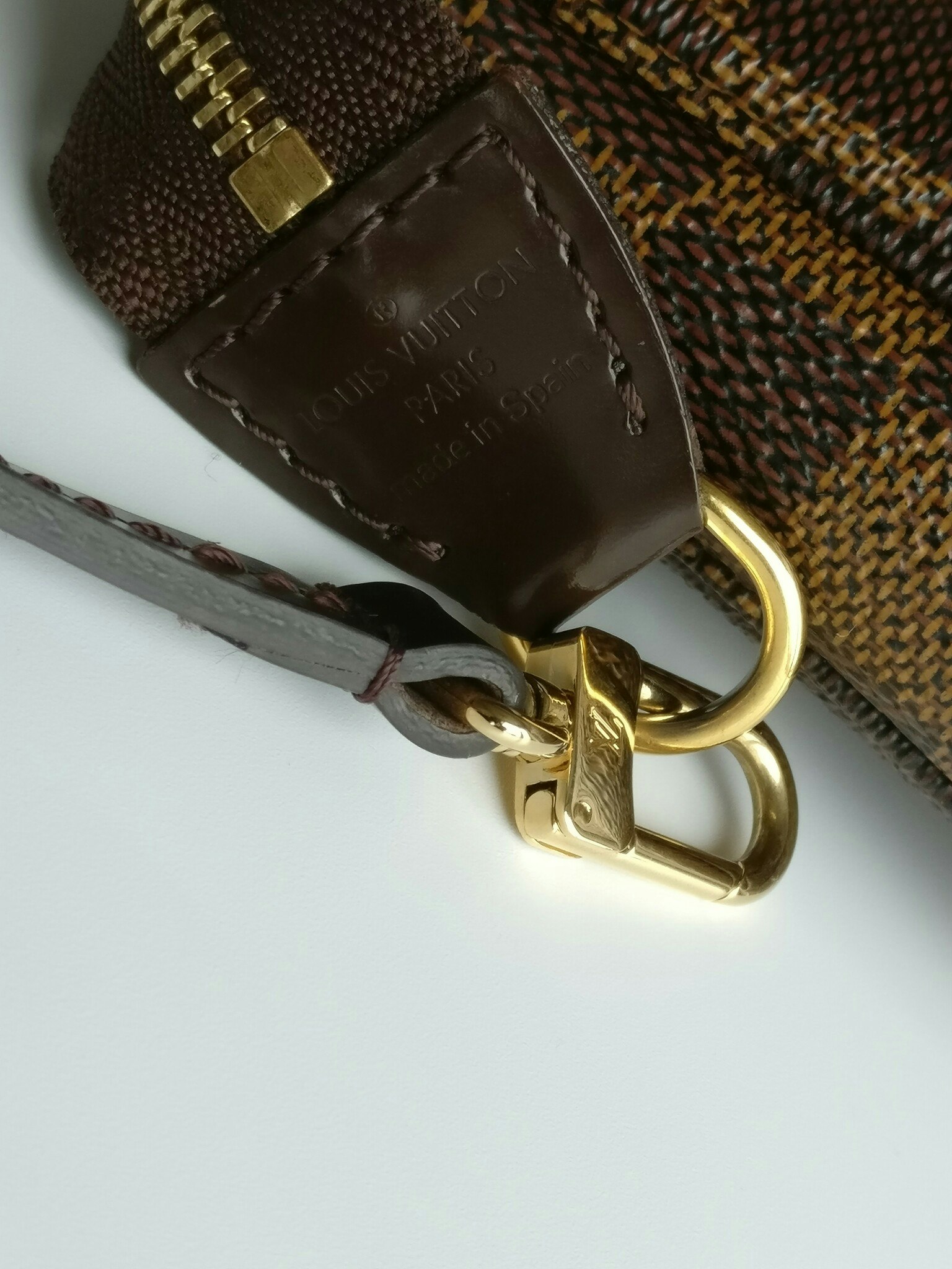 Vuitton Pochette damier ebene - Good Bag