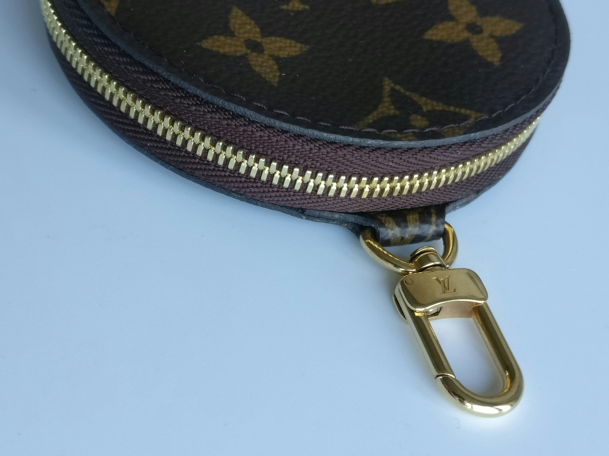 Louis Vuitton Multi Pochette Accessoires round coin purse