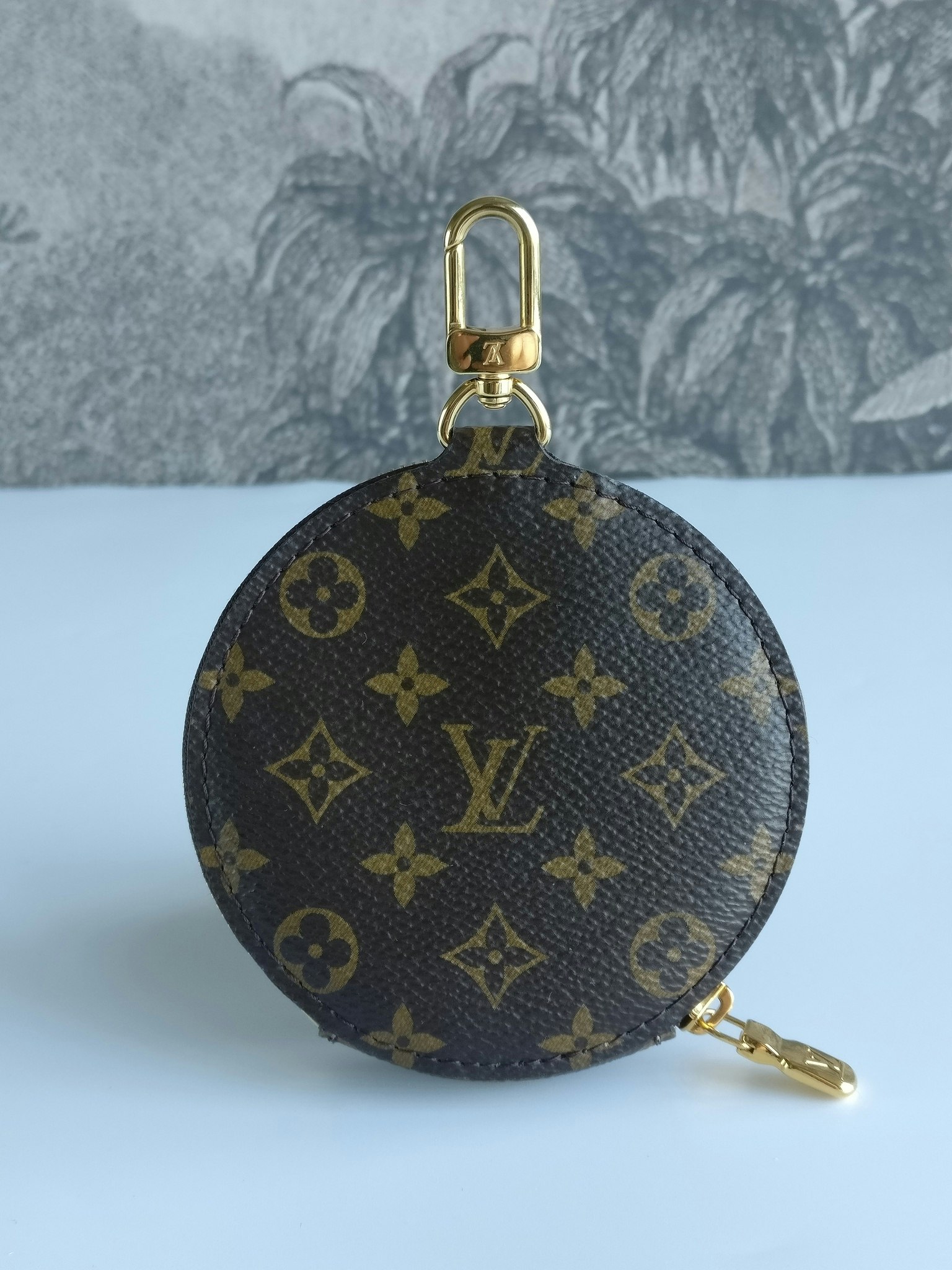 Louis Vuitton Multi Pochette Accessoires round coin purse - Good or Bag