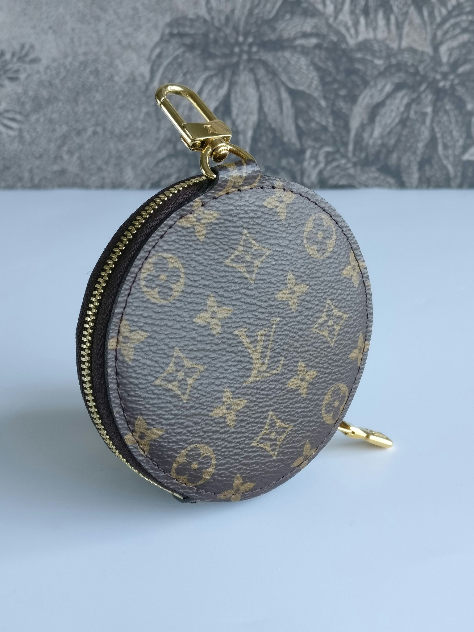 Louis Vuitton Multi Pochette Accessoires round coin purse