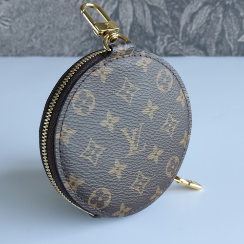 Louis Vuitton Multi Pochette Accessoires round coin purse