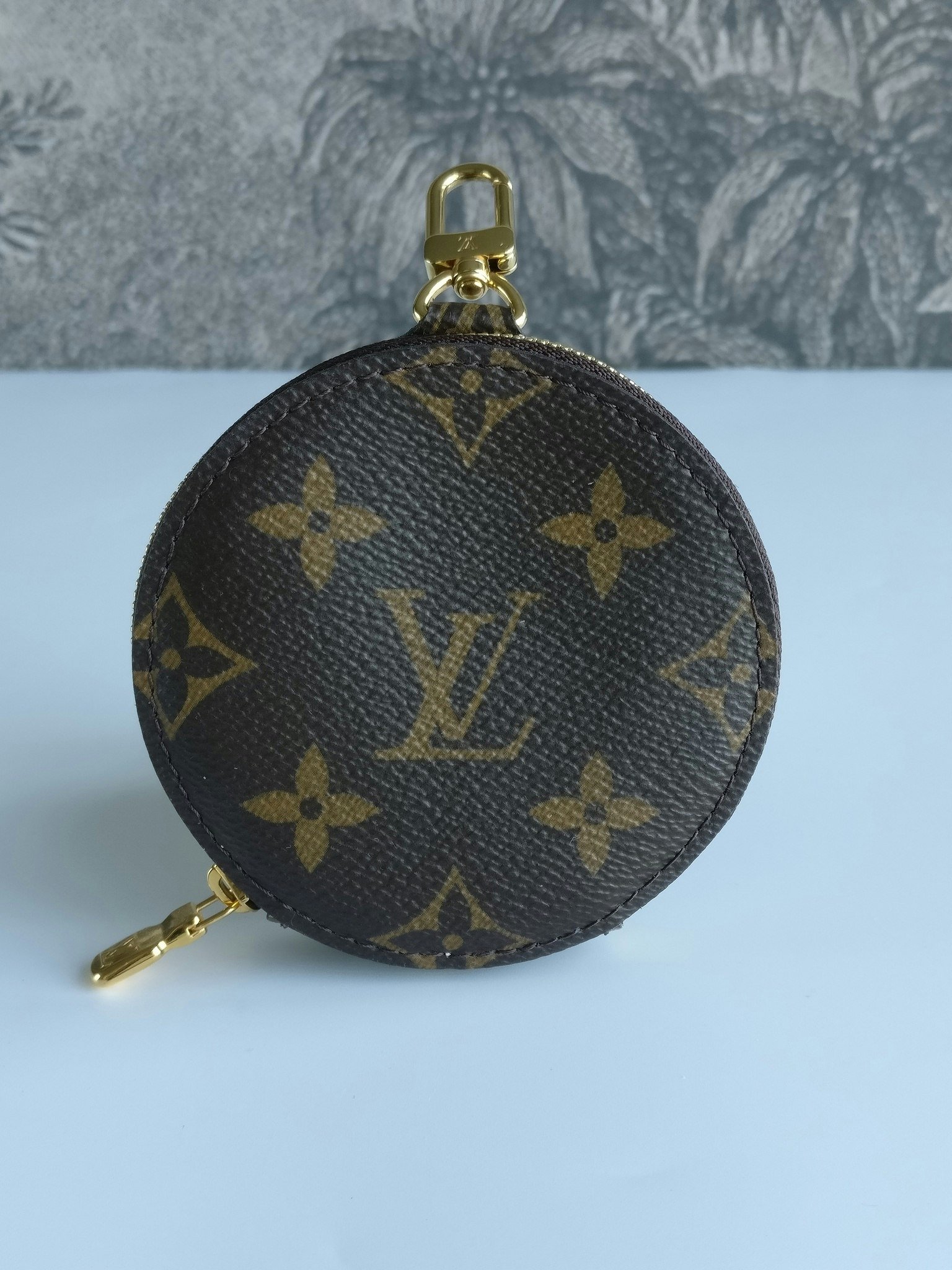 Louis Vuitton Multi Pochette Accessoires round coin purse