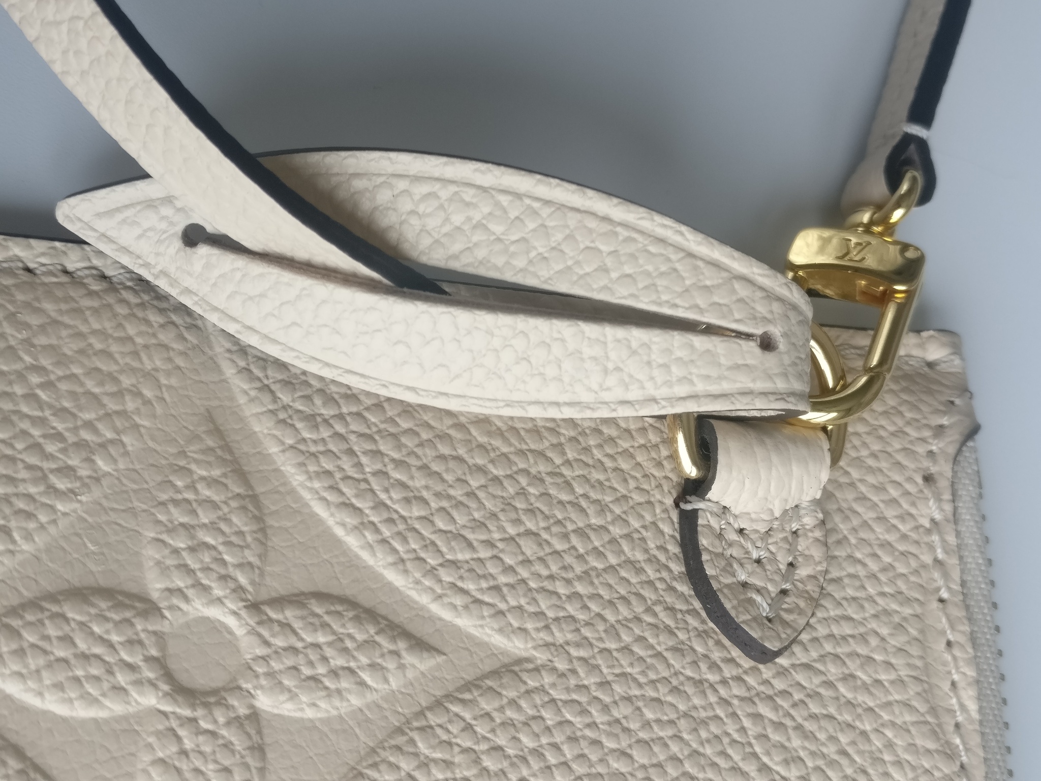 Louis Vuitton Neverfull empreinte clutch