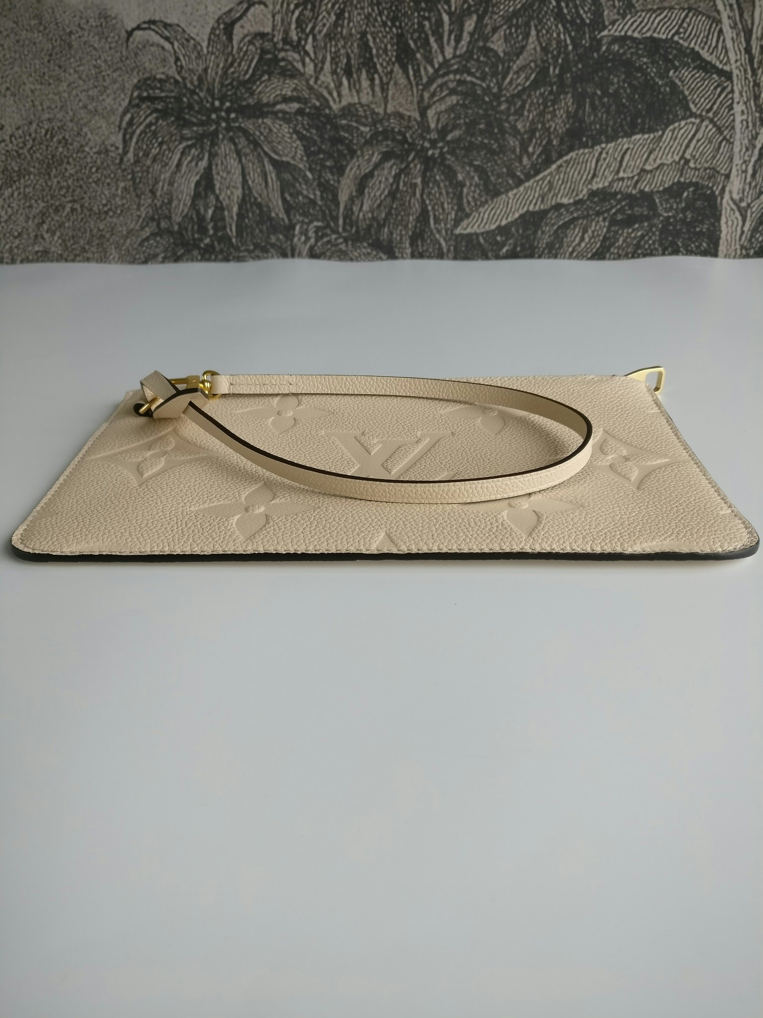 Louis Vuitton Neverfull empreinte clutch