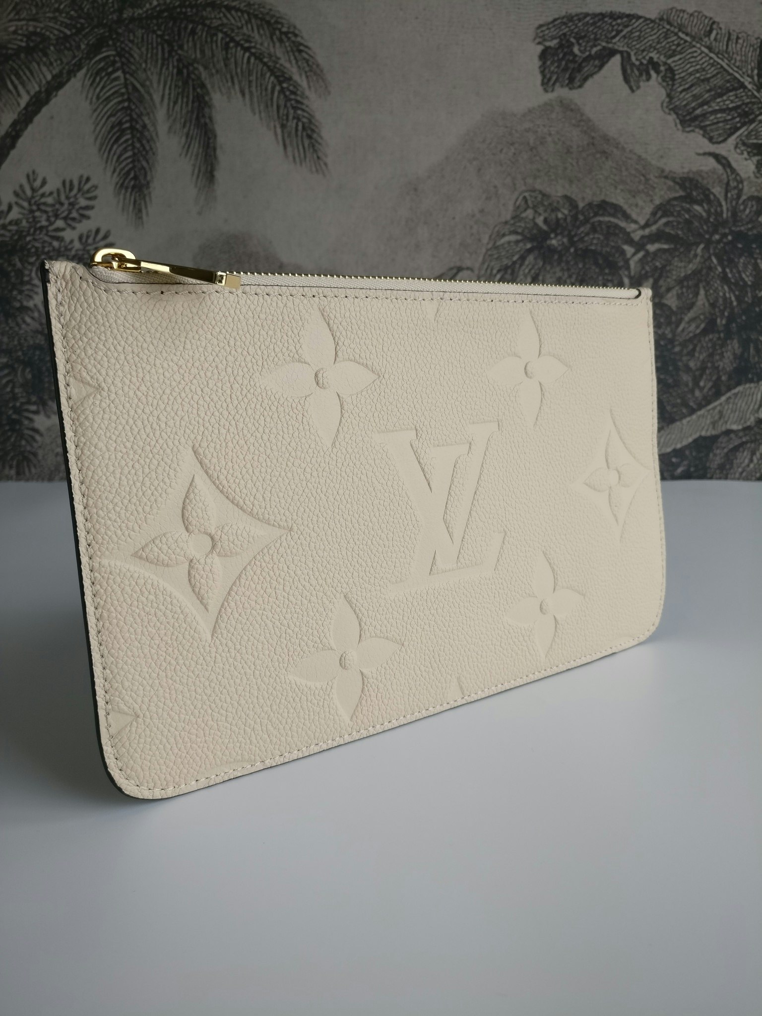 Louis Vuitton Neverfull empreinte clutch