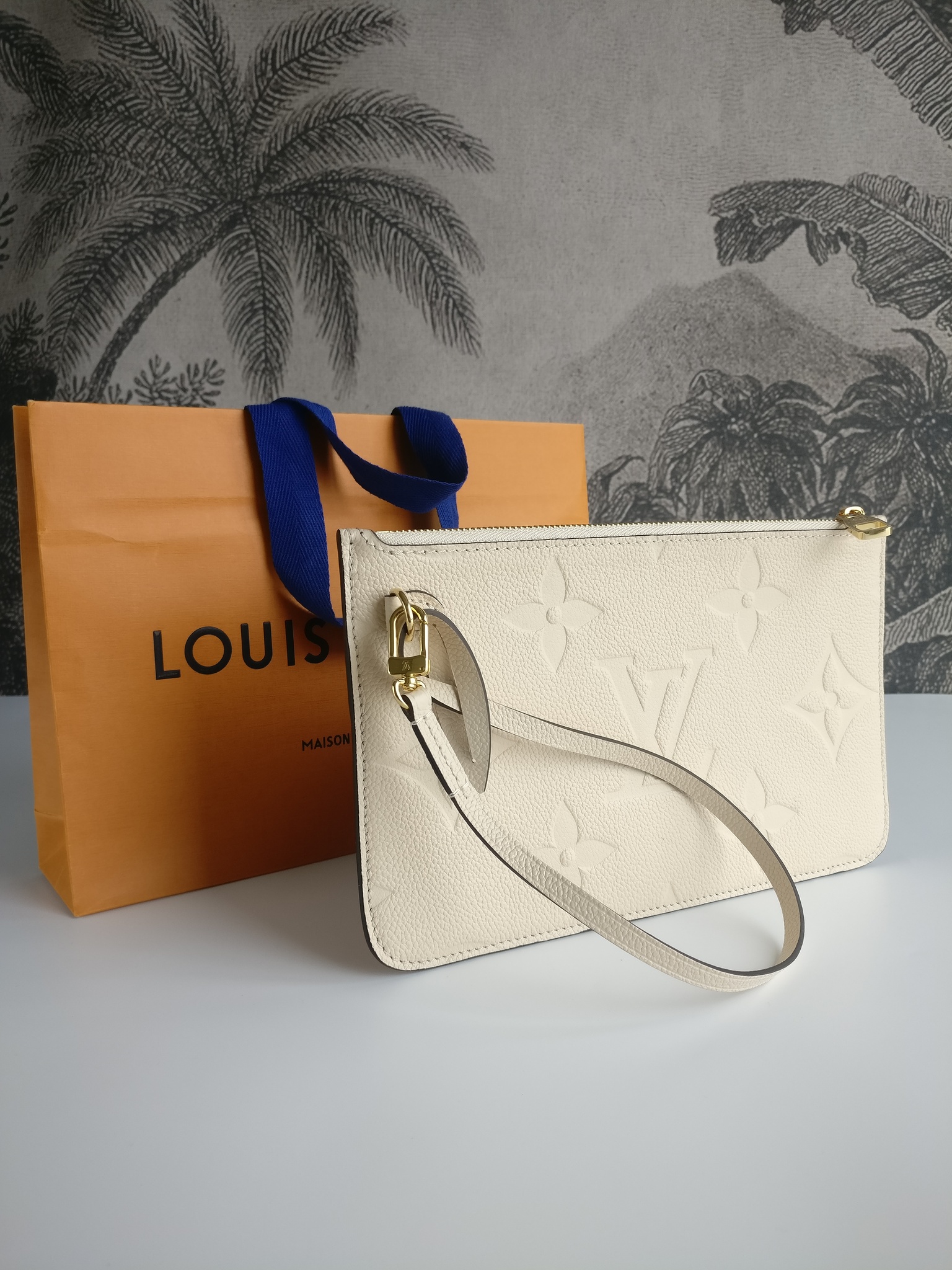 Louis Vuitton Neverfull empreinte clutch