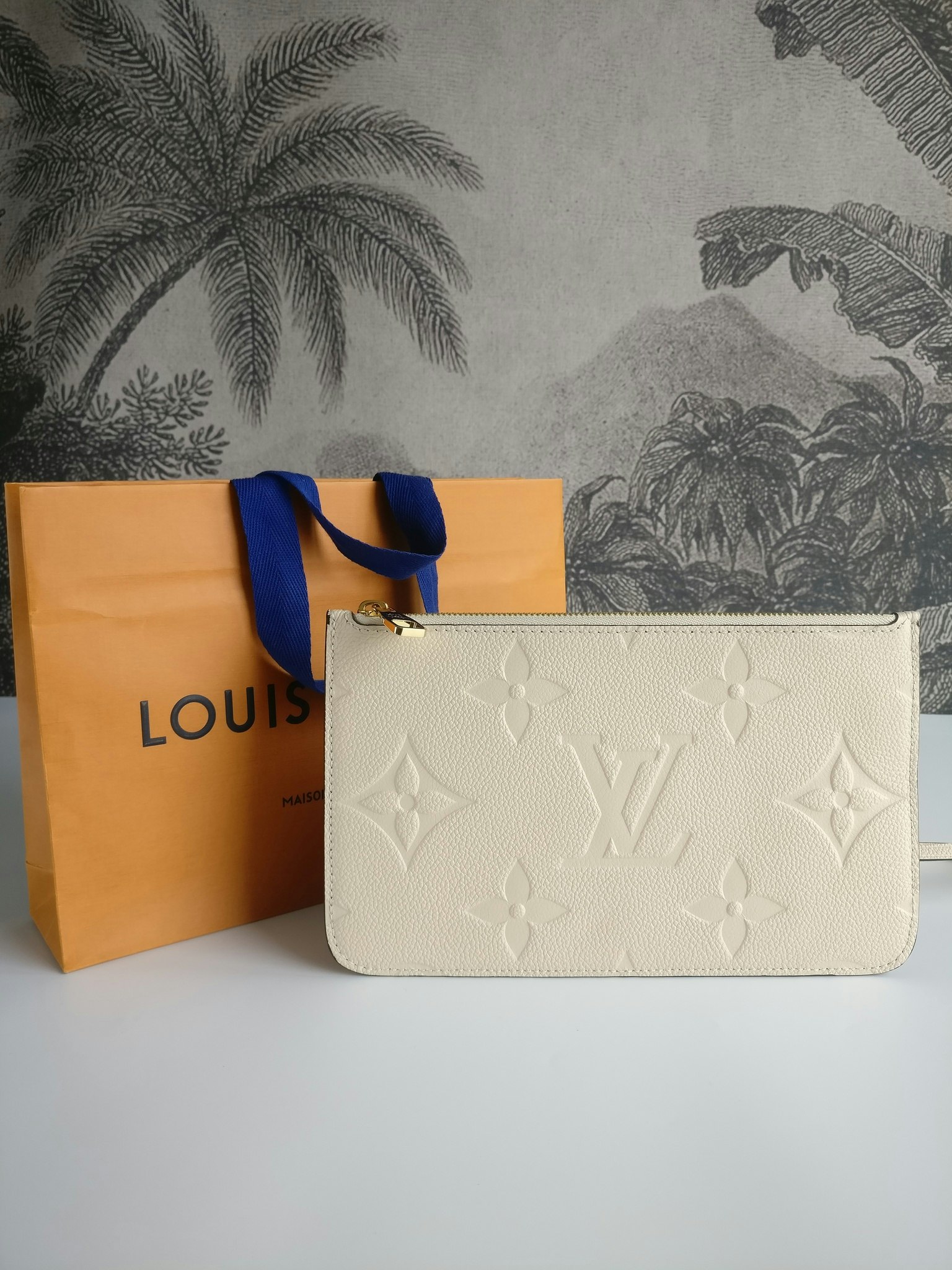 Louis Vuitton Neverfull empreinte clutch