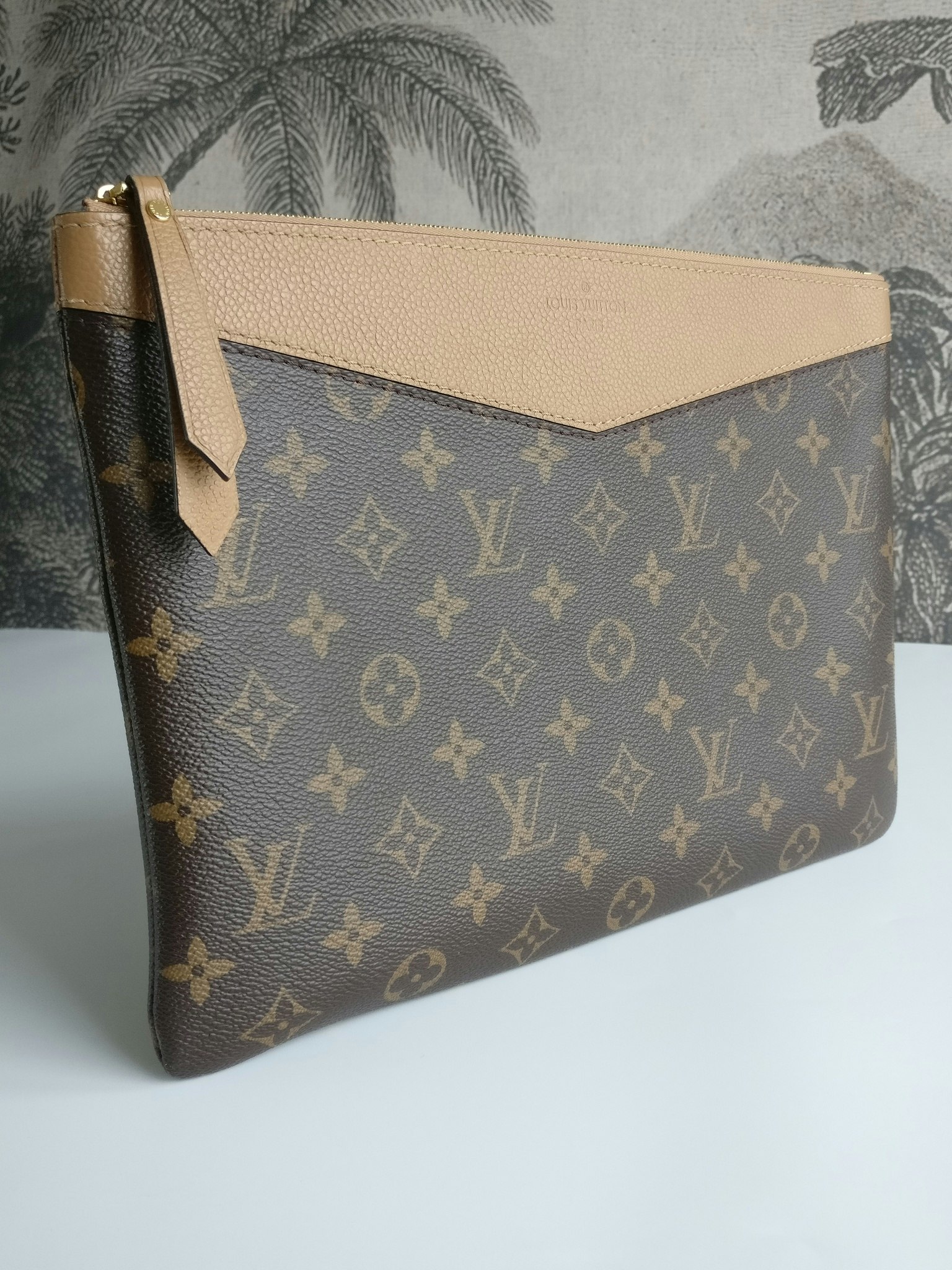 Louis Vuitton Ladies/Women's Sesame Monogram Canvas Daily Pouch