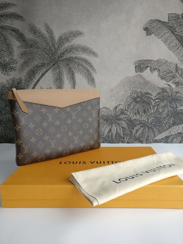 Louis Vuitton Daily Pouch