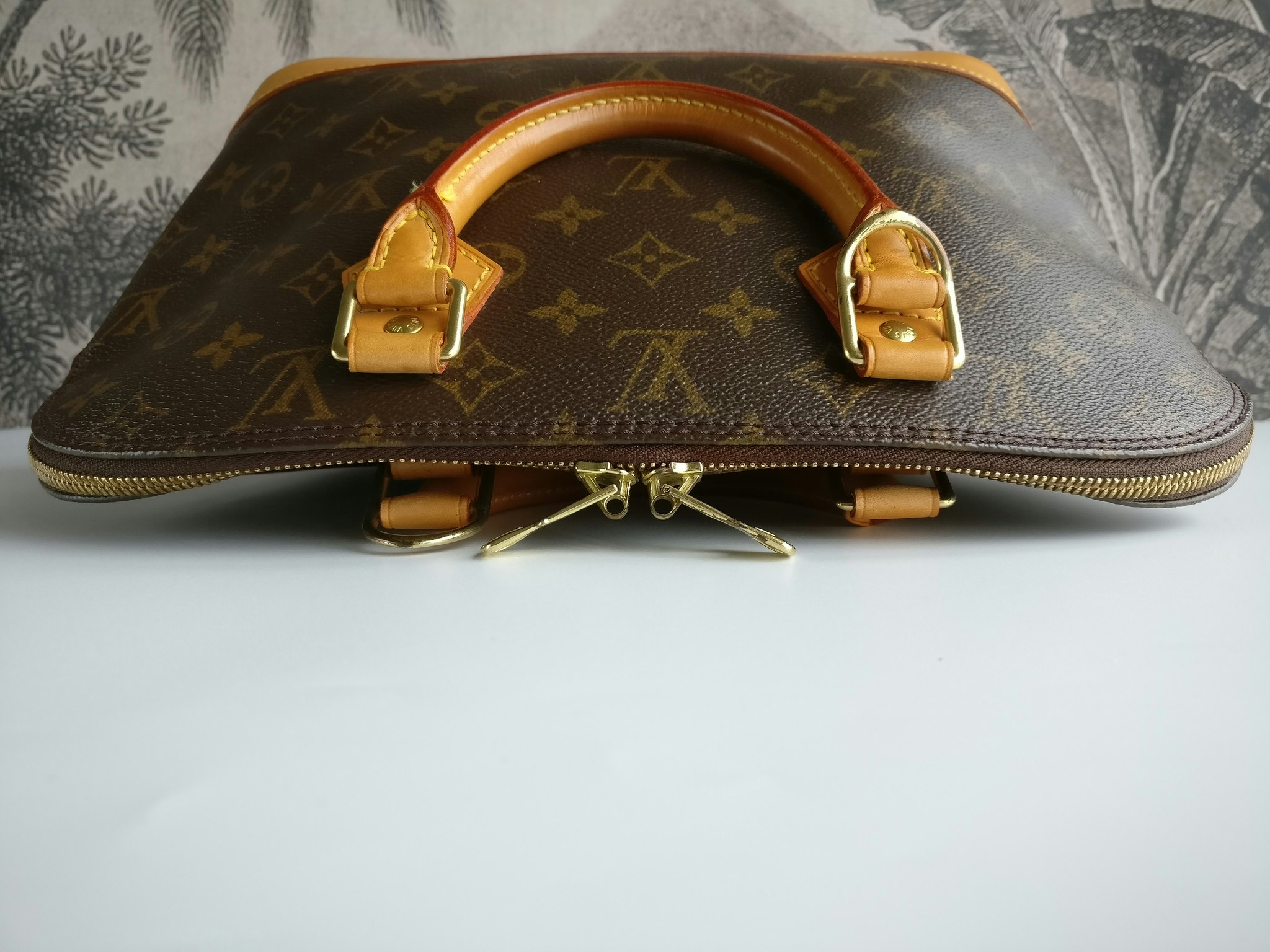 Item: Louis Vuitton Alma PM Our price: ❗️SOLD❗️ Size: BB 9.3 x