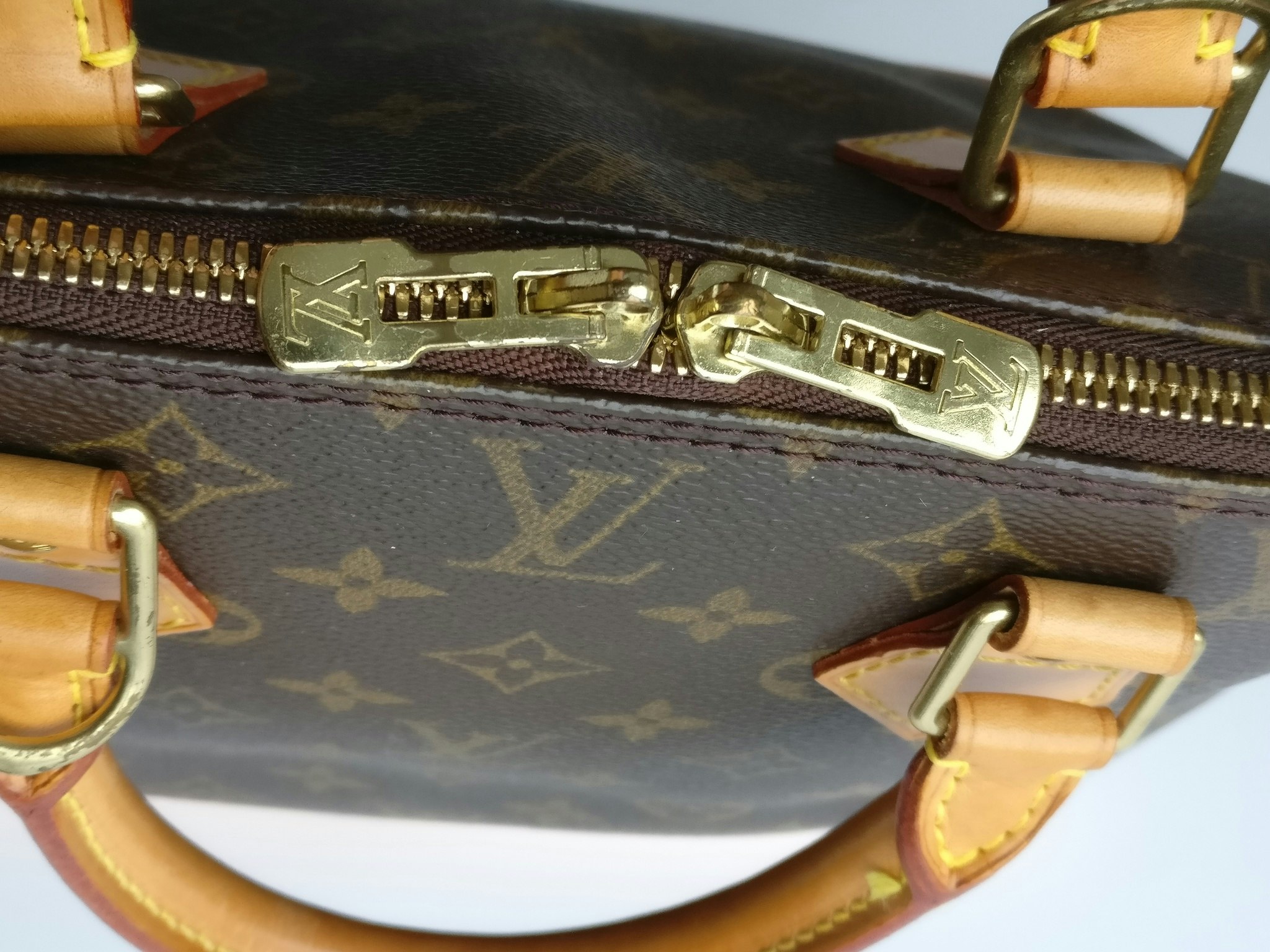 BOLSO LOUIS VUITTON ALMA PM MONOGRAMA Castaño Beige Cuero Lienzo Paño  ref.558299 - Joli Closet