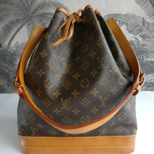 NEW Louis Vuitton Neverfull MM - CHERRY INTERIOR- NWT RARE- Sold W/Pouch—