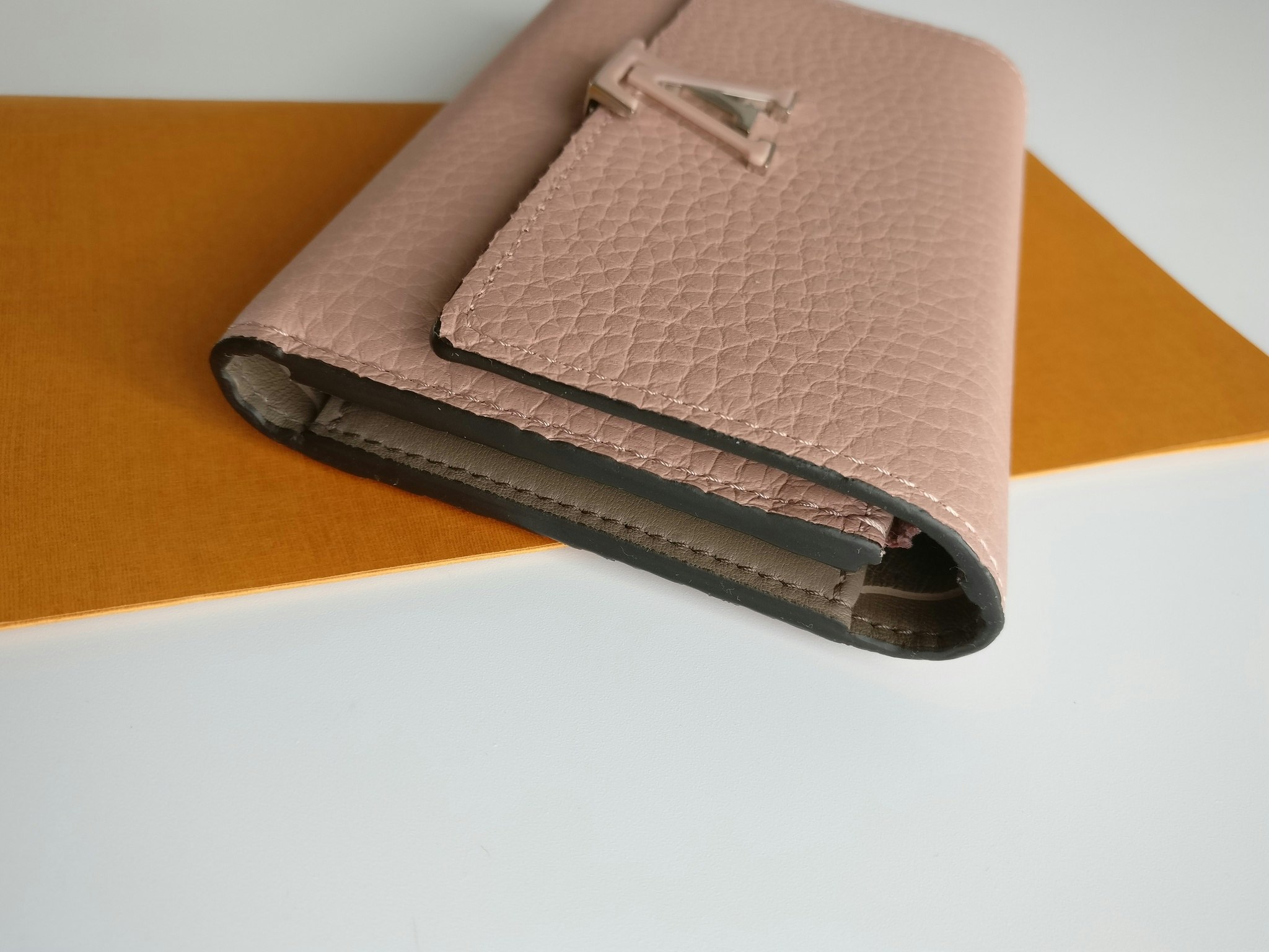 capucines compact wallet review