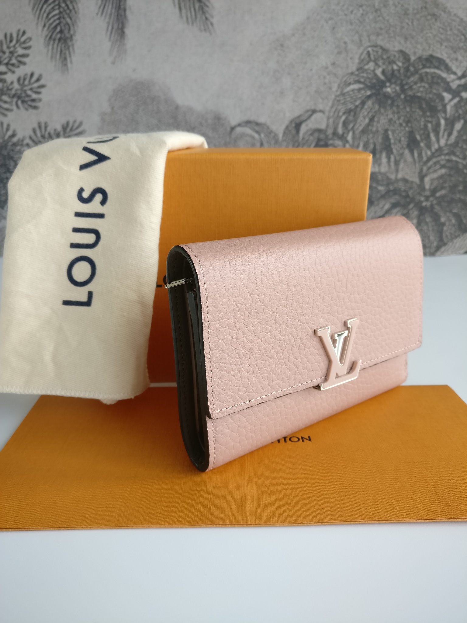 Louis Vuitton Capucines Compact Wallet magnolia