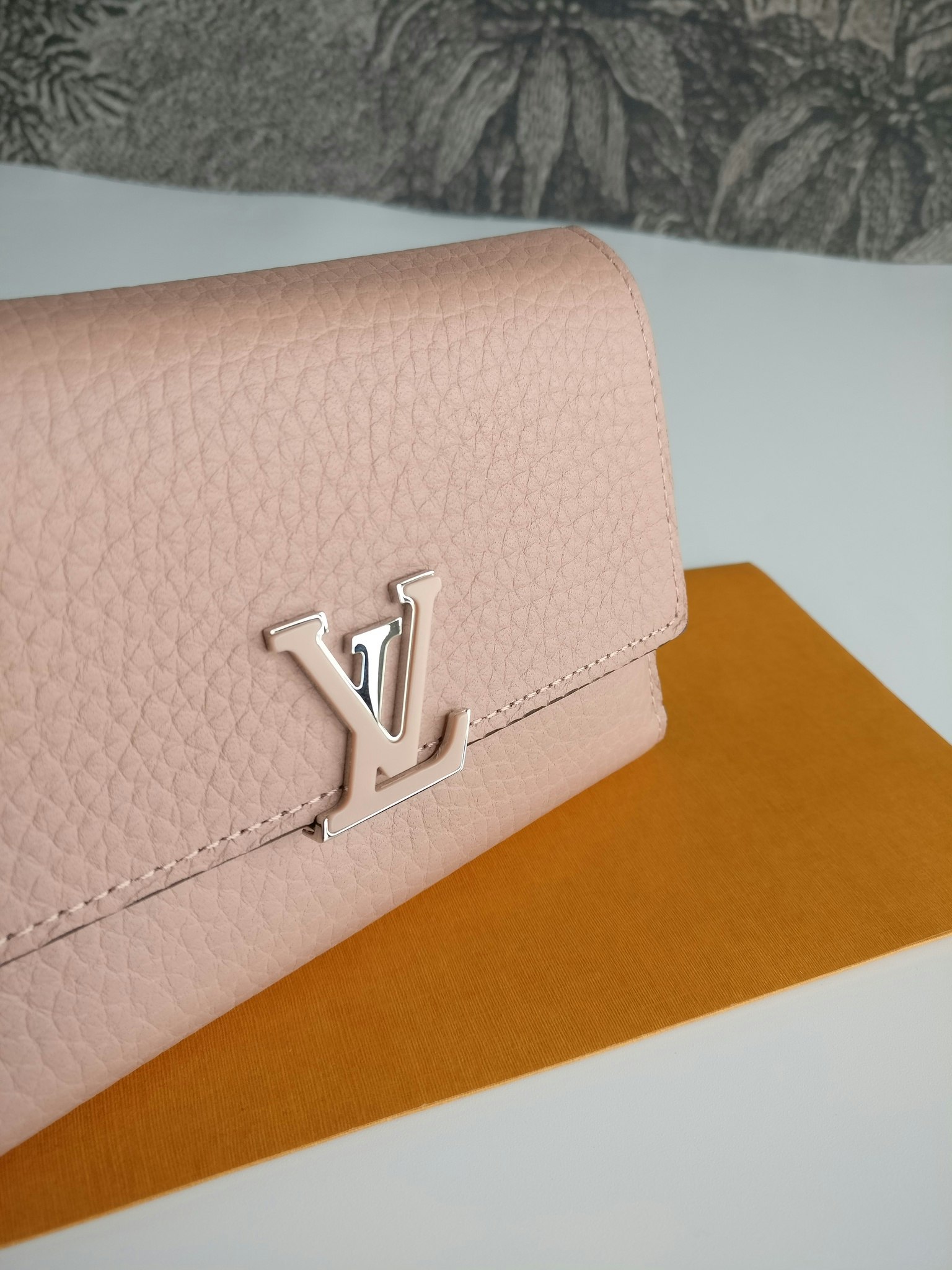 Louis Vuitton Capucines Compact Wallet magnolia