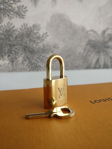 Louis Vuitton padlock 316 with key