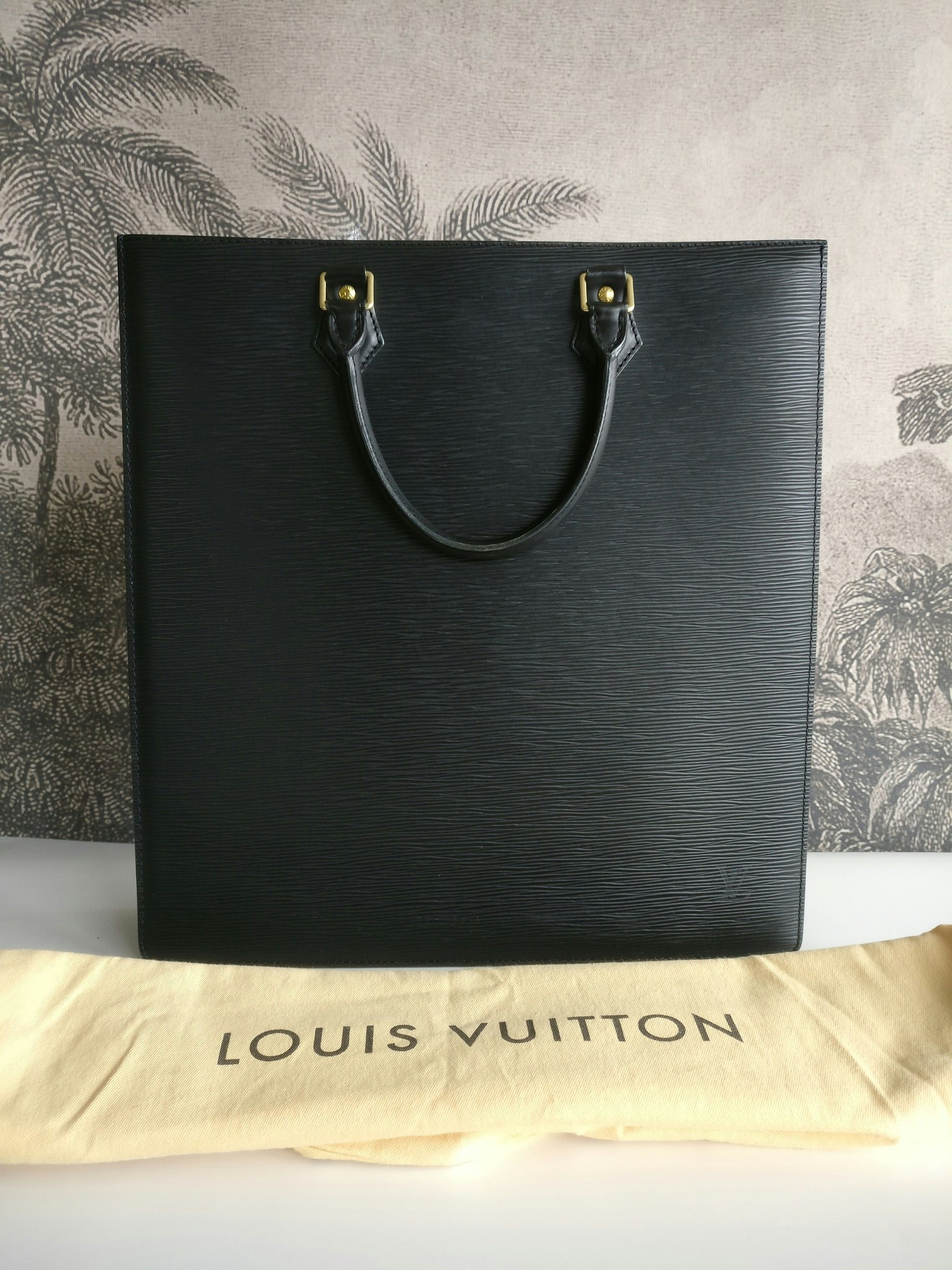 Louis Vuitton Authentic Sac Plat Tote Black Epi Leather - Beverly