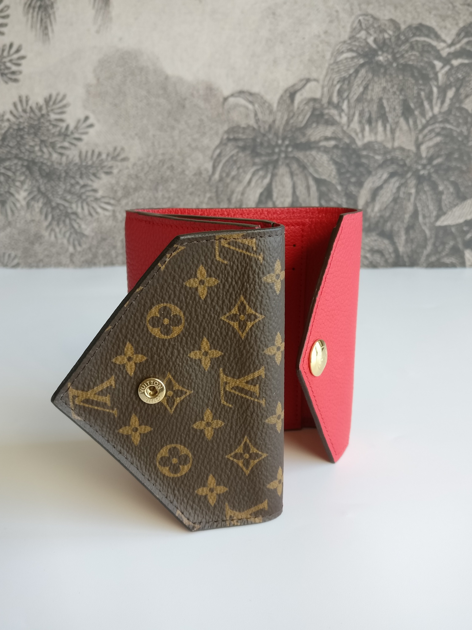 Louis Vuitton Double V compact wallet Rubion