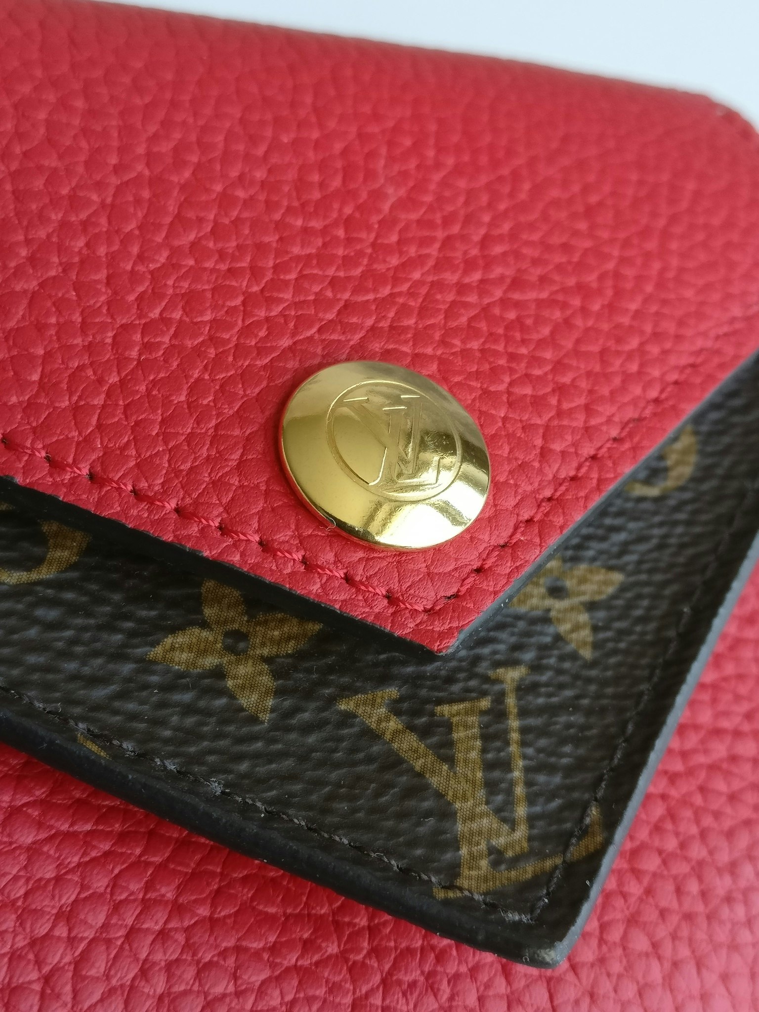 LOUIS VUITTON Grained Calfskin Monogram Double V Compact Wallet