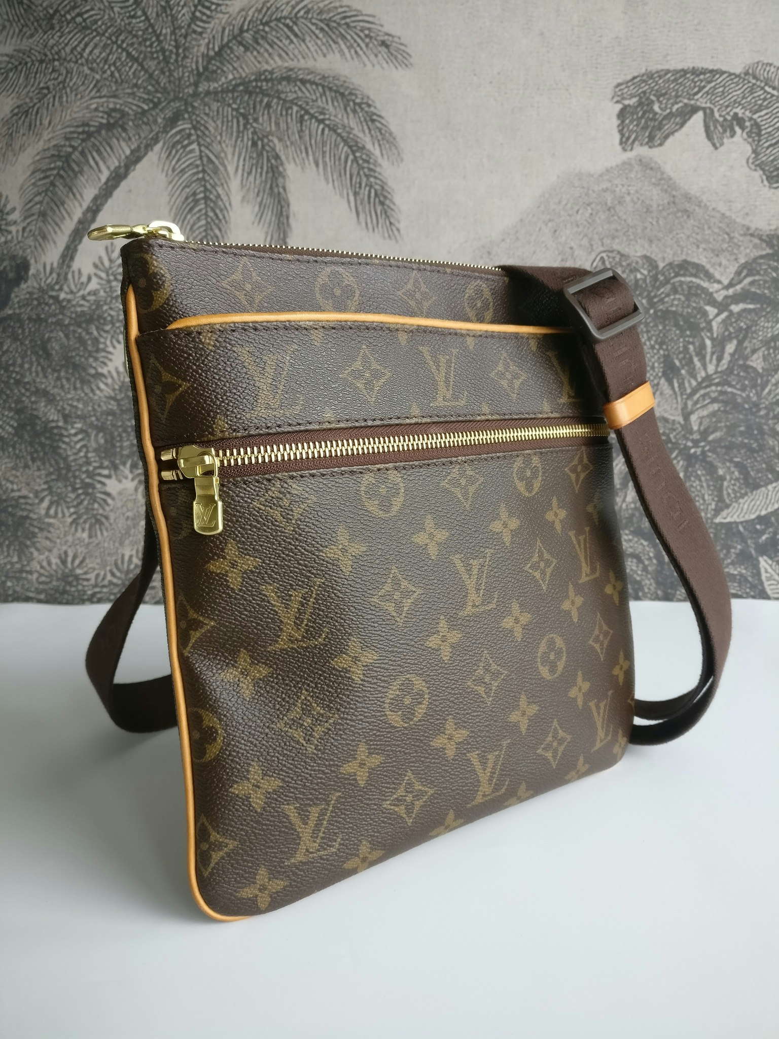 Louis Vuitton Pochette Valmy M40524 Crossbody Shoulder Bag Monogram  Women's
