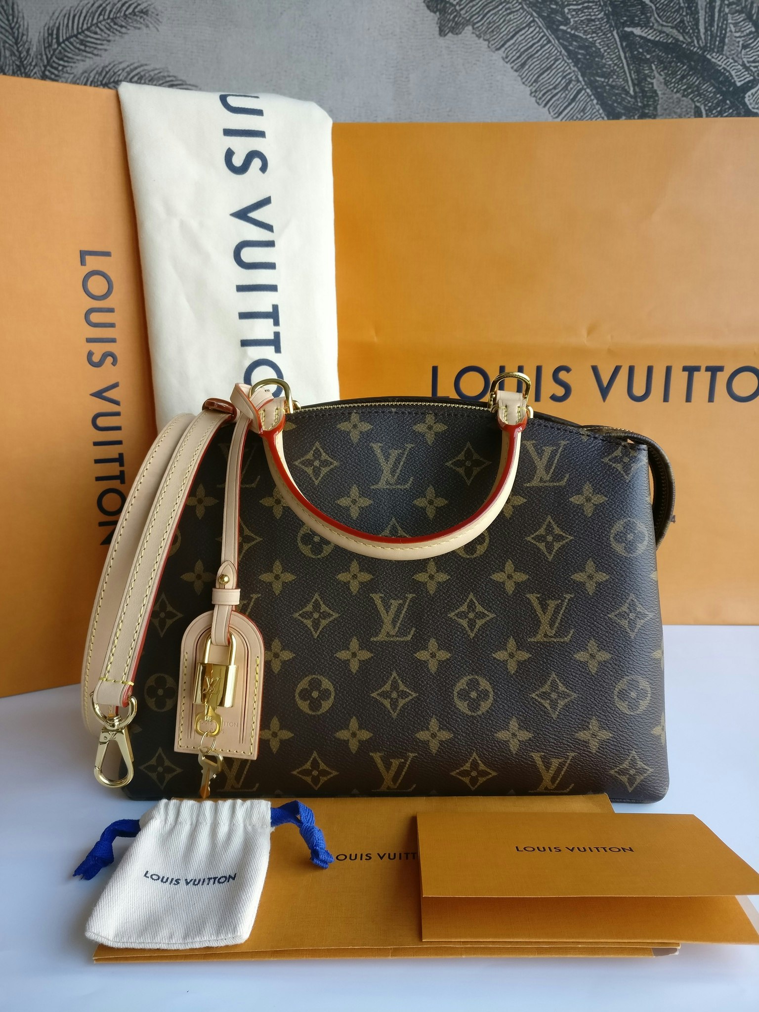 LOUIS VUITTON PETIT PALAIS REVEAL  HANDBAGS I HAVEN'T USED AT ALL SERIES 