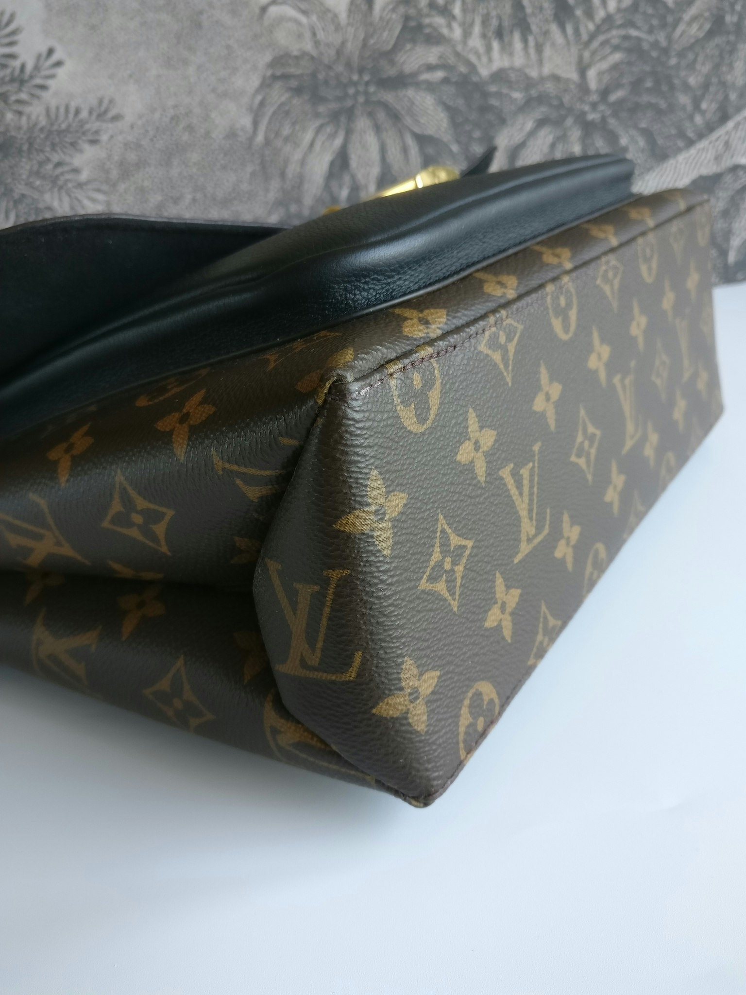 Louis Vuitton - Authenticated Marignan Handbag - Cloth Brown Plain for Women, Good Condition