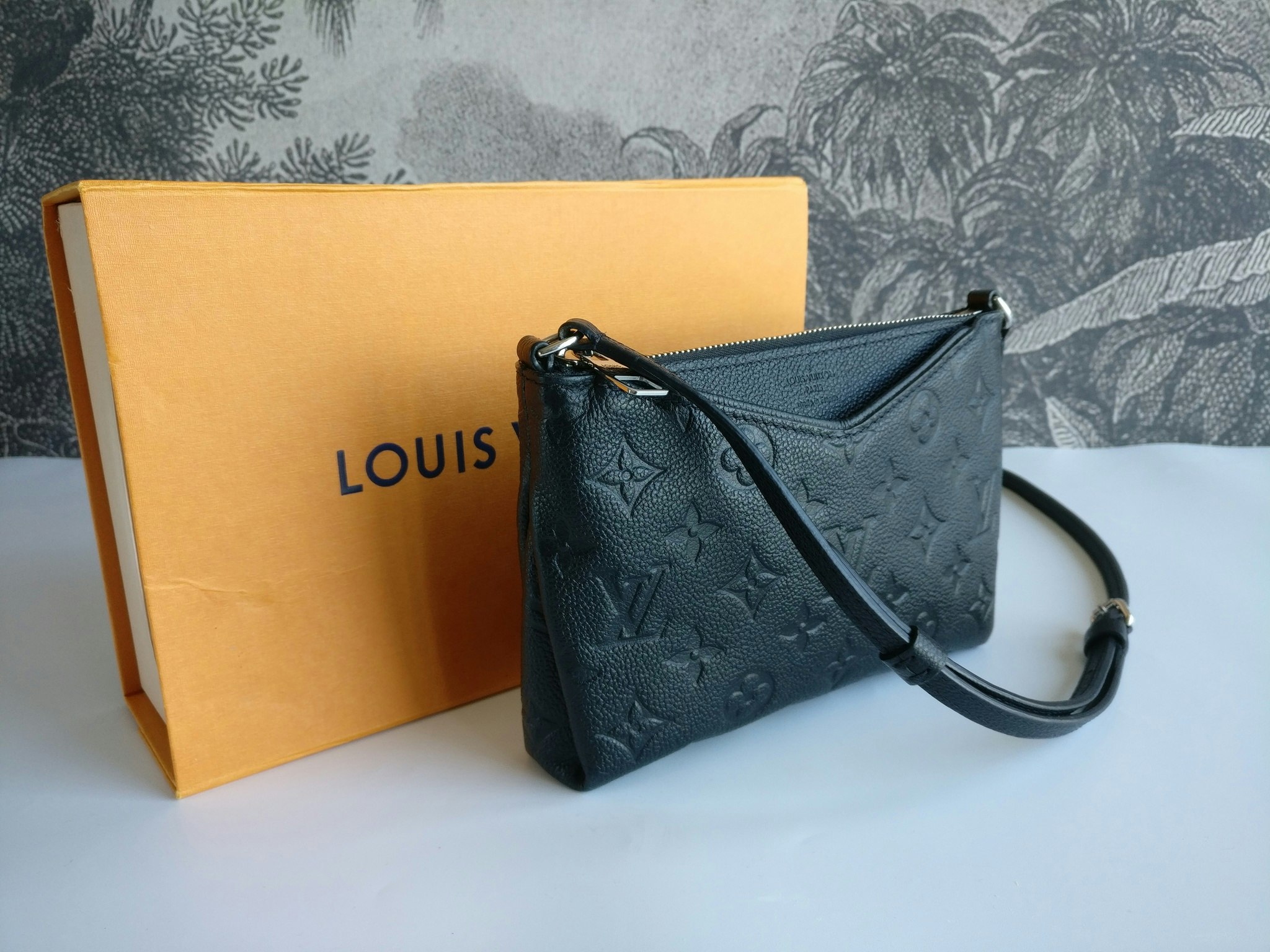 Louis Vuitton Pochette Pallas Uniformes