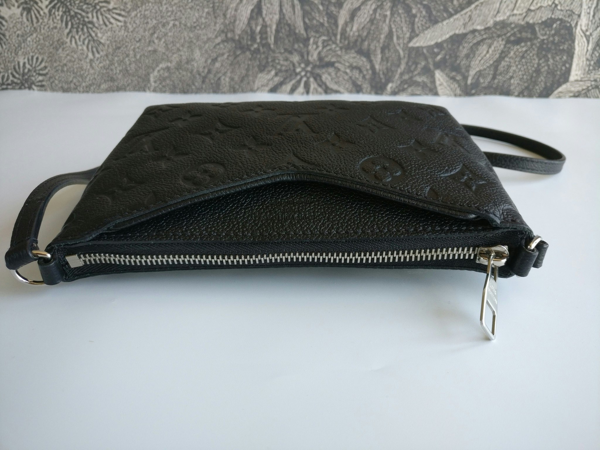 Louis Vuitton Pochette Pallas Uniformes - Good or Bag