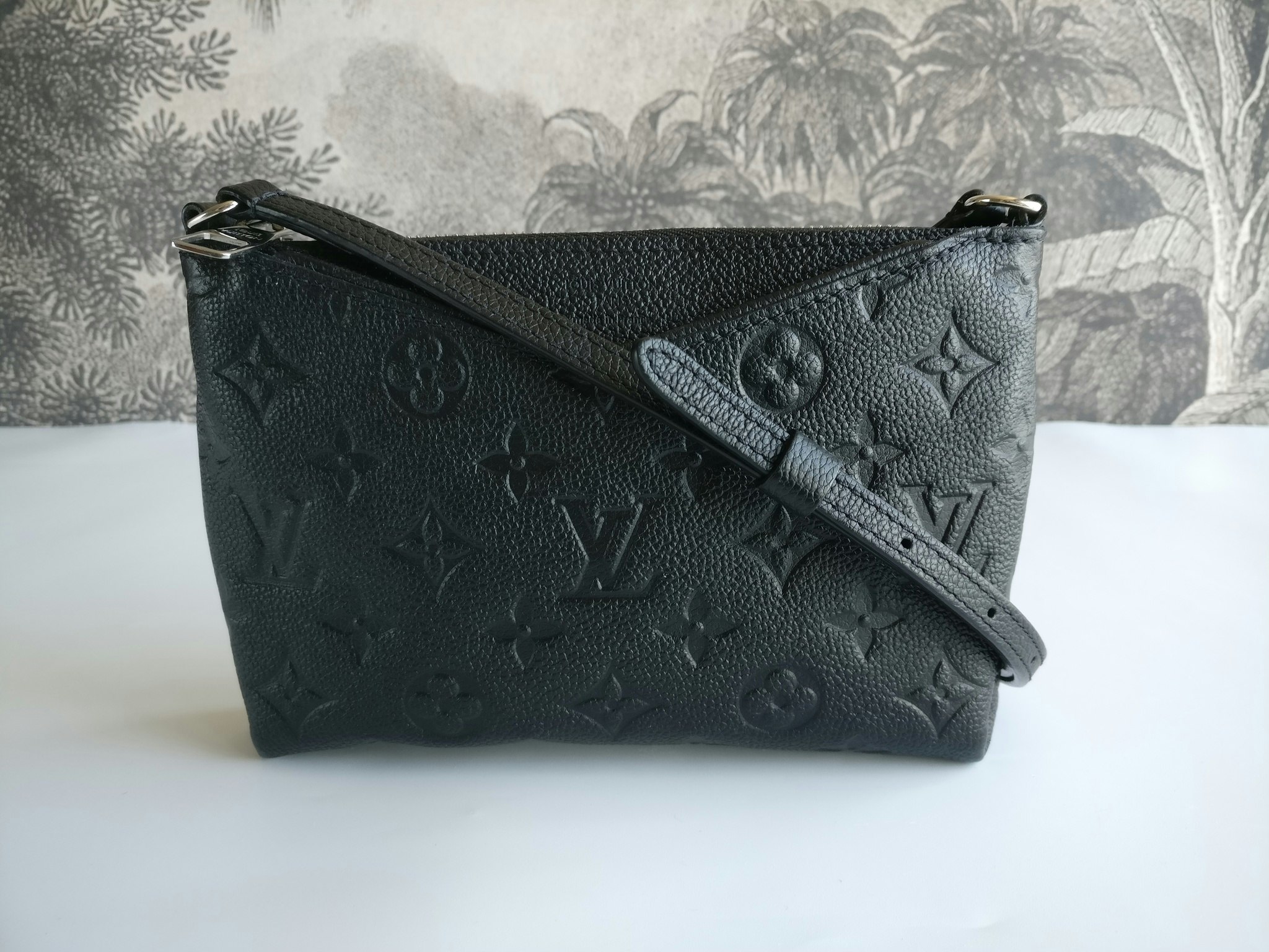 Louis Vuitton Pochette Pallas Uniformes