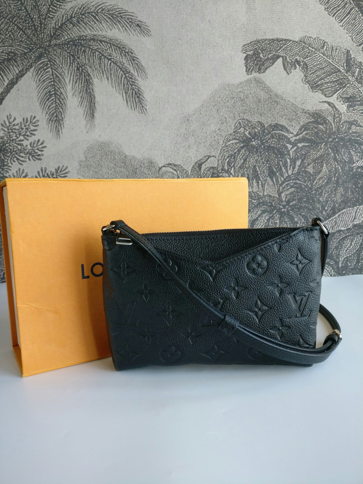 Louis Vuitton Pochette Pallas Uniformes - Good or Bag