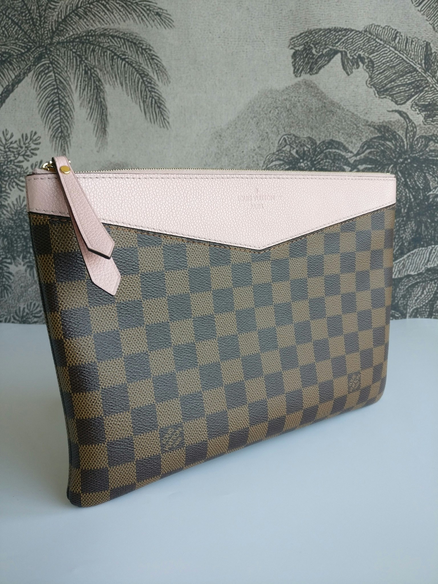 Louis Vuitton Daily Pouch damier ebene