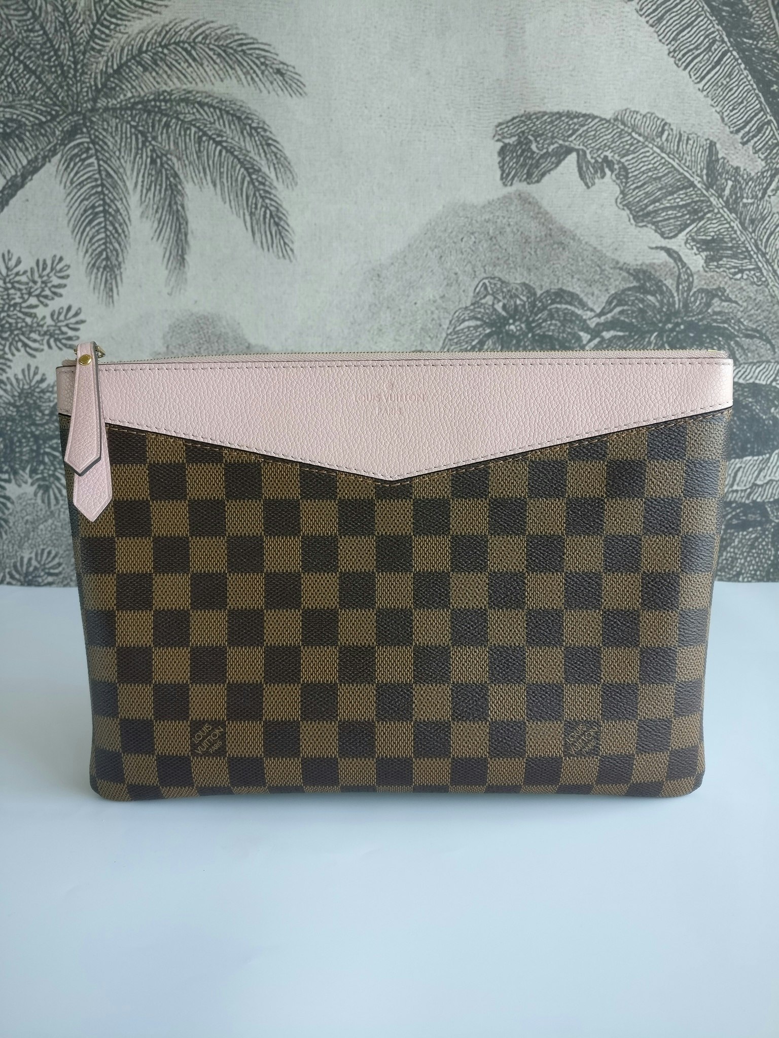 Louis Vuitton Daily Pouch damier ebene