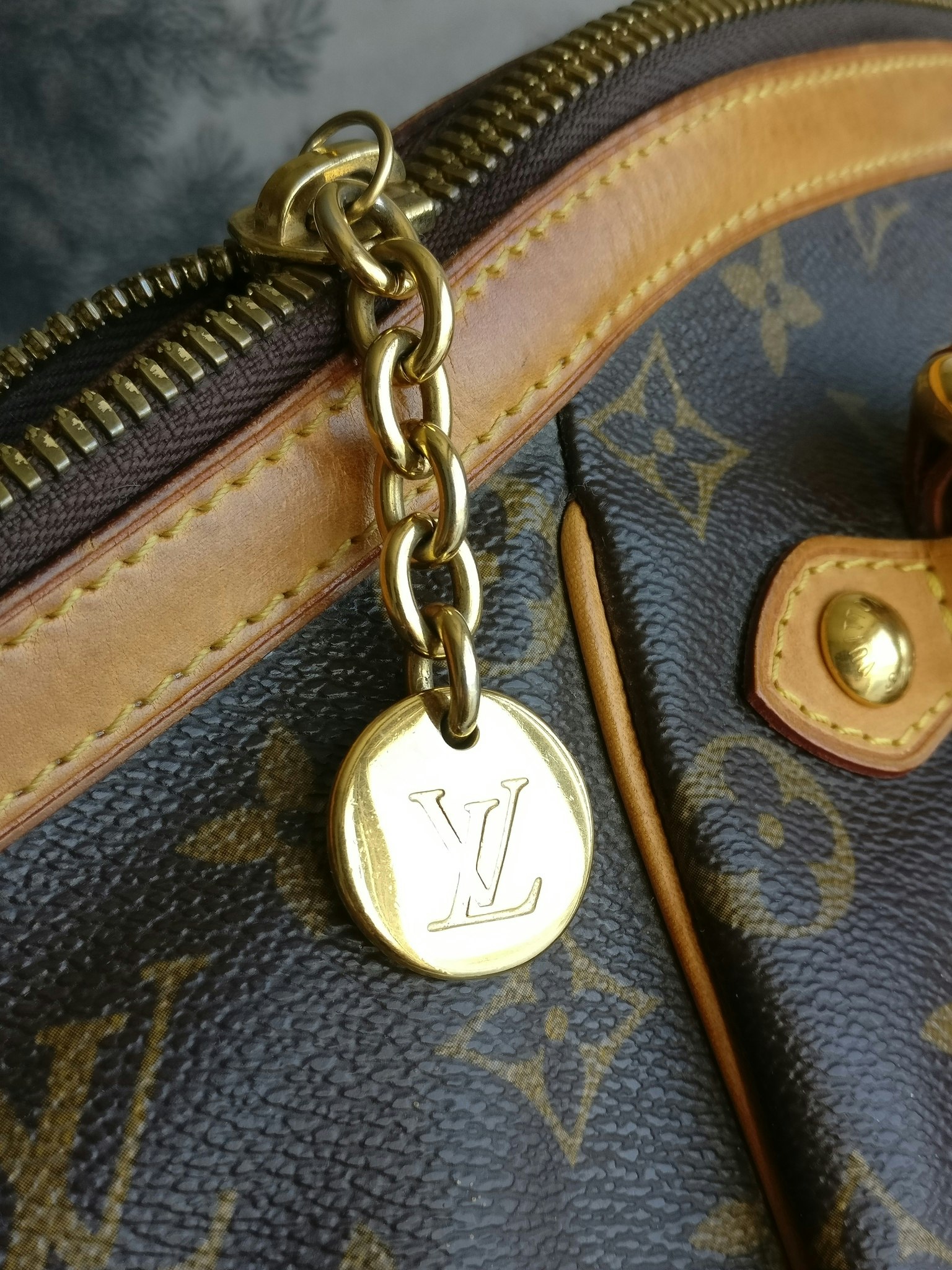 Louis Vuitton Tivoli GM Monogram – ＬＯＶＥＬＯＴＳＬＵＸＵＲＹ