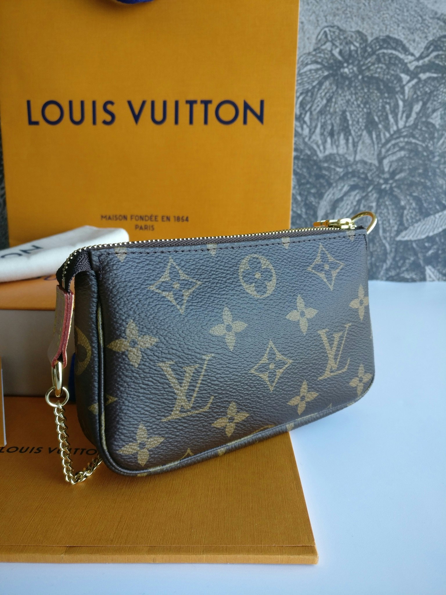 Louis Vuitton Mini Pochette Accessories Lillipop Blue in Calfskin Leather  with Gold-tone - GB