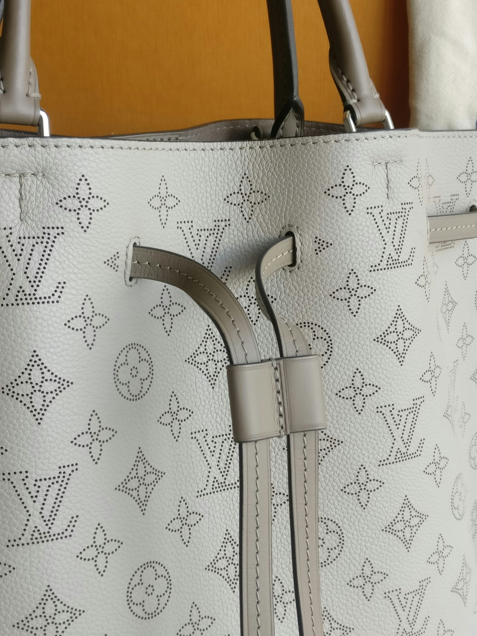 Louis Vuitton Girolata Mahina Galet