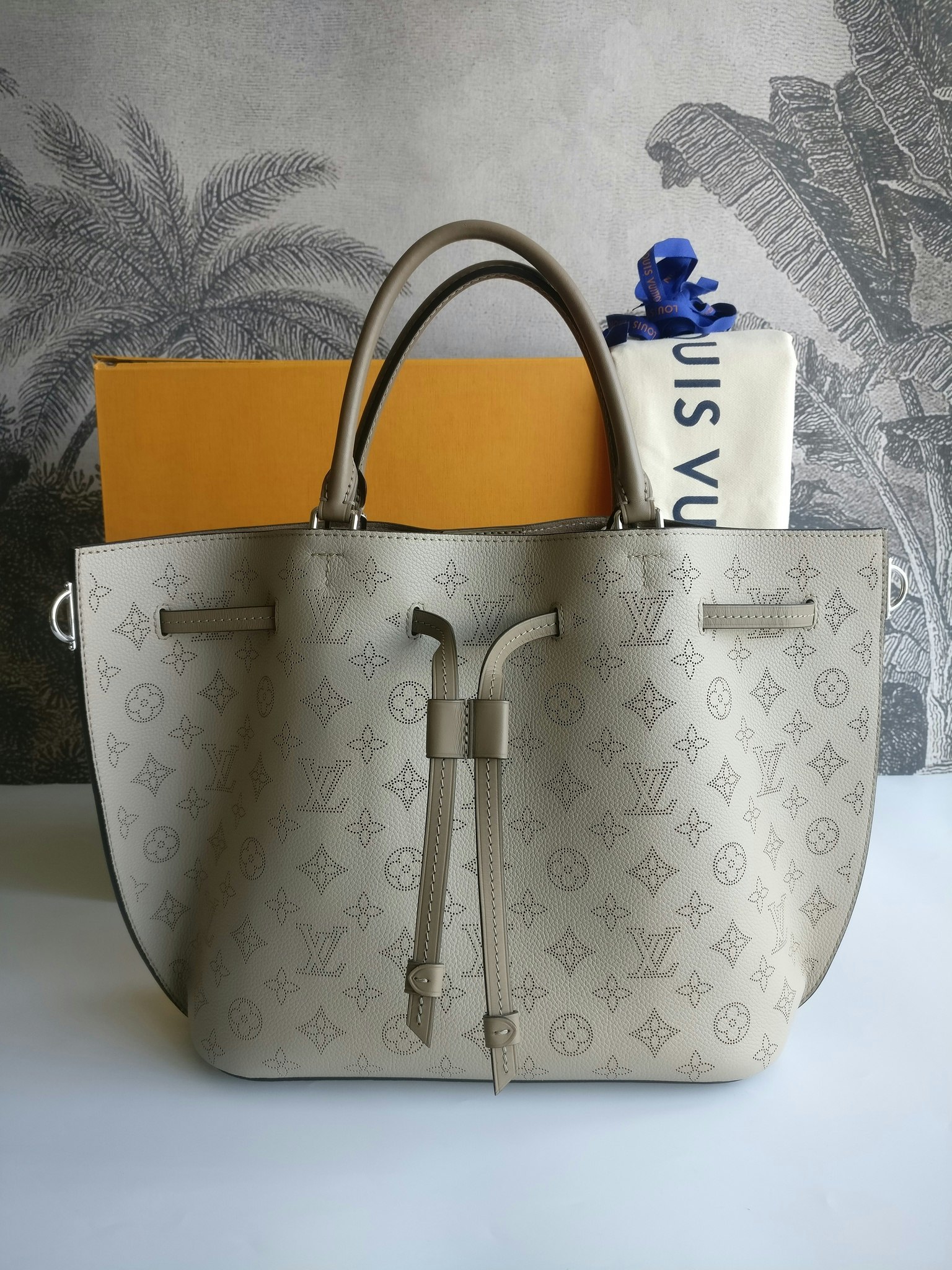 Louis Vuitton - Mahina Girolata Galet Grey - Top Handle w